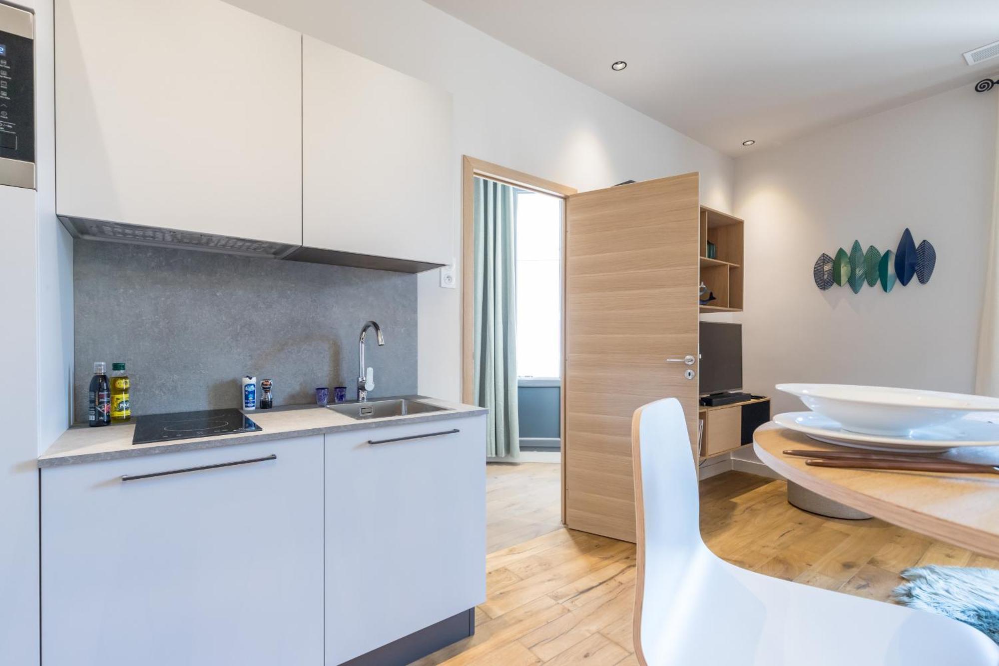 Refined & Cozy 1 Bedroom Downtown Apartment