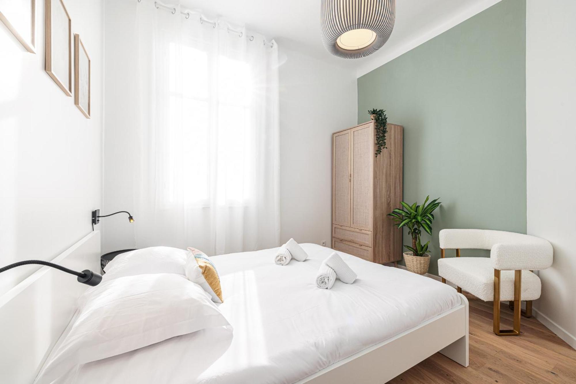 Lovely 2 Bdr Harbor Apartment Nice