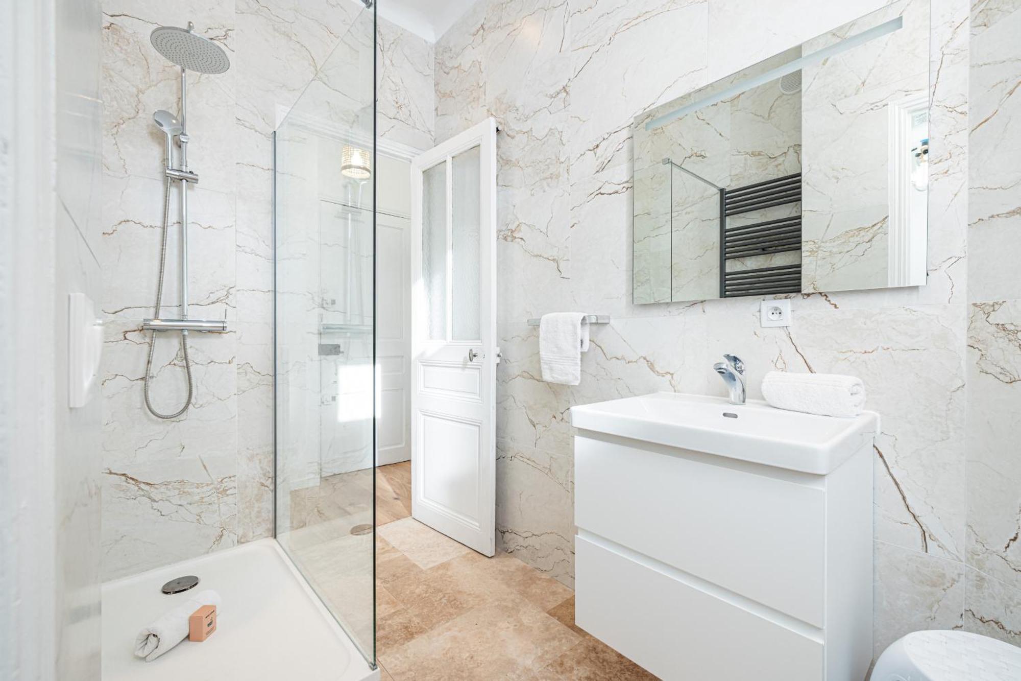 Lovely 2 Bdr Harbor Nice