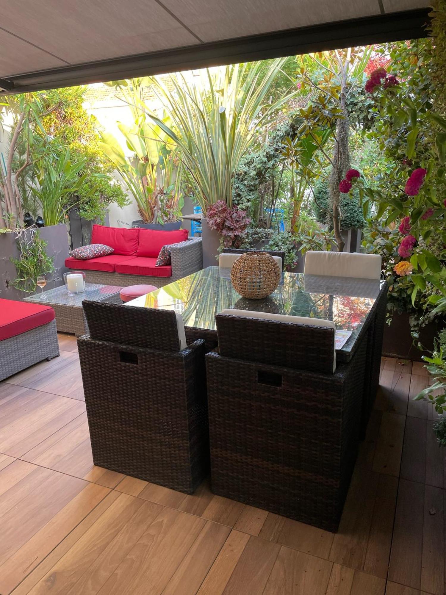 Exceptional Terrace In Center Of Apartment *