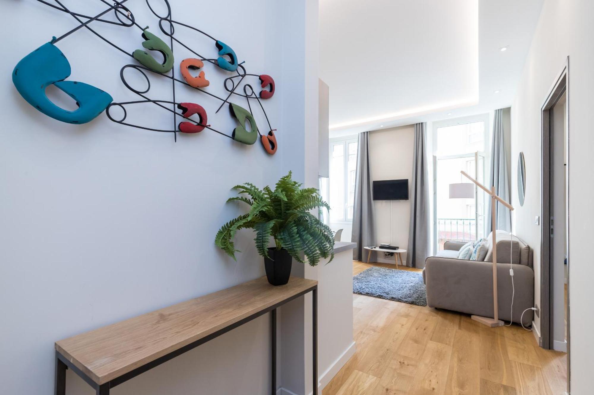Brand New 1 Bdr Place Du Pin *
