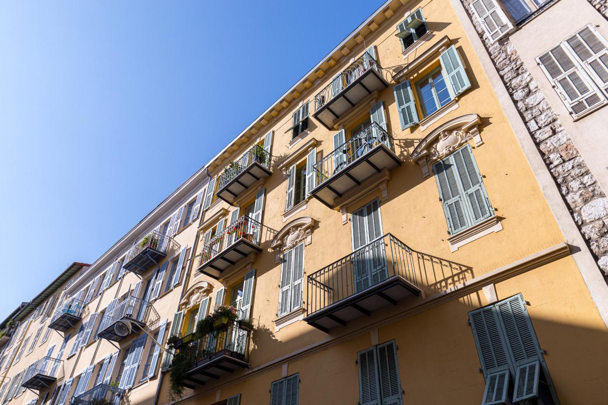 Apartment Brand New 1 Bdr Place Du Pin *