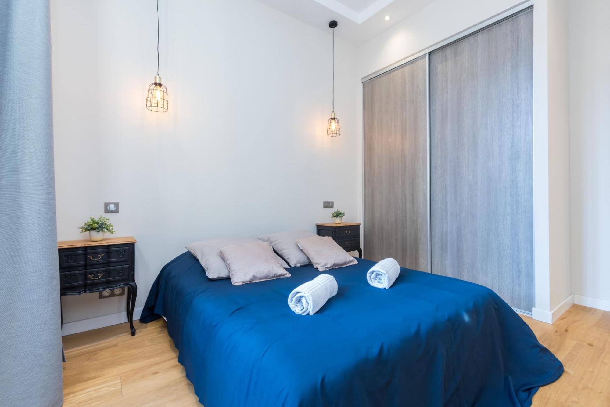 Brand New 1 Bdr Place Du Pin