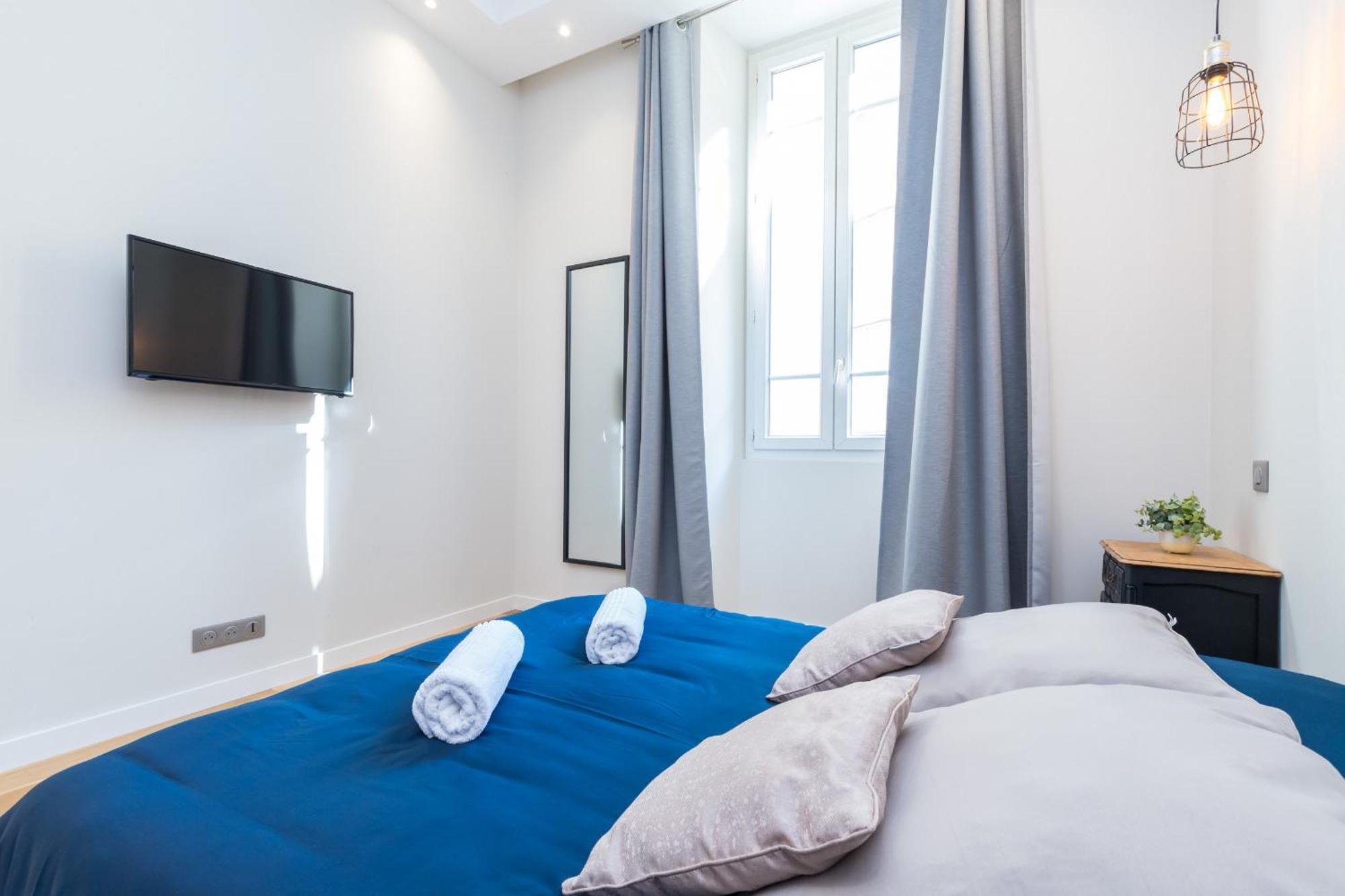 Apartment Brand New 1 Bdr Place Du Pin