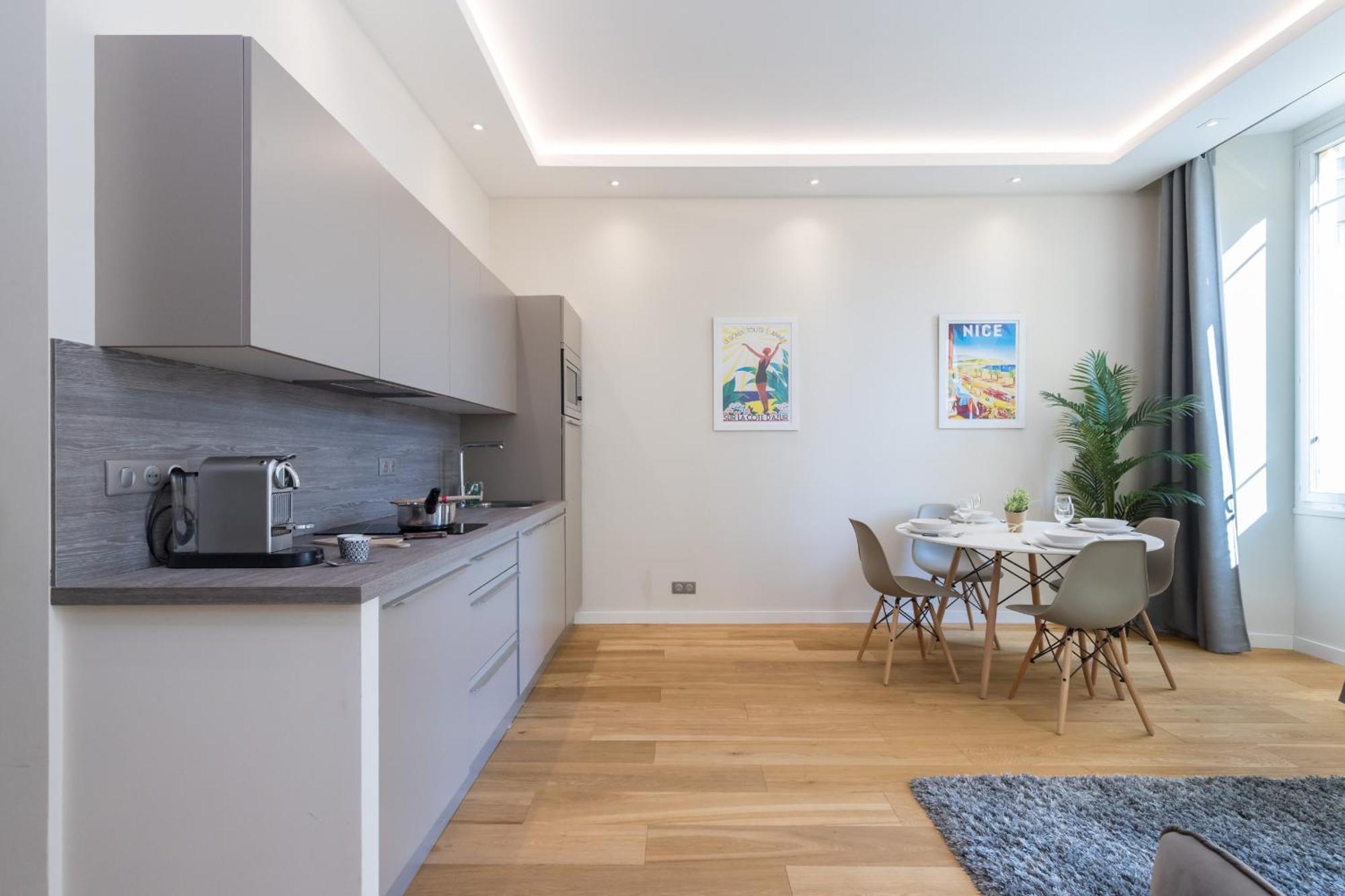 Brand New 1 Bdr Place Du Pin Apartment *
