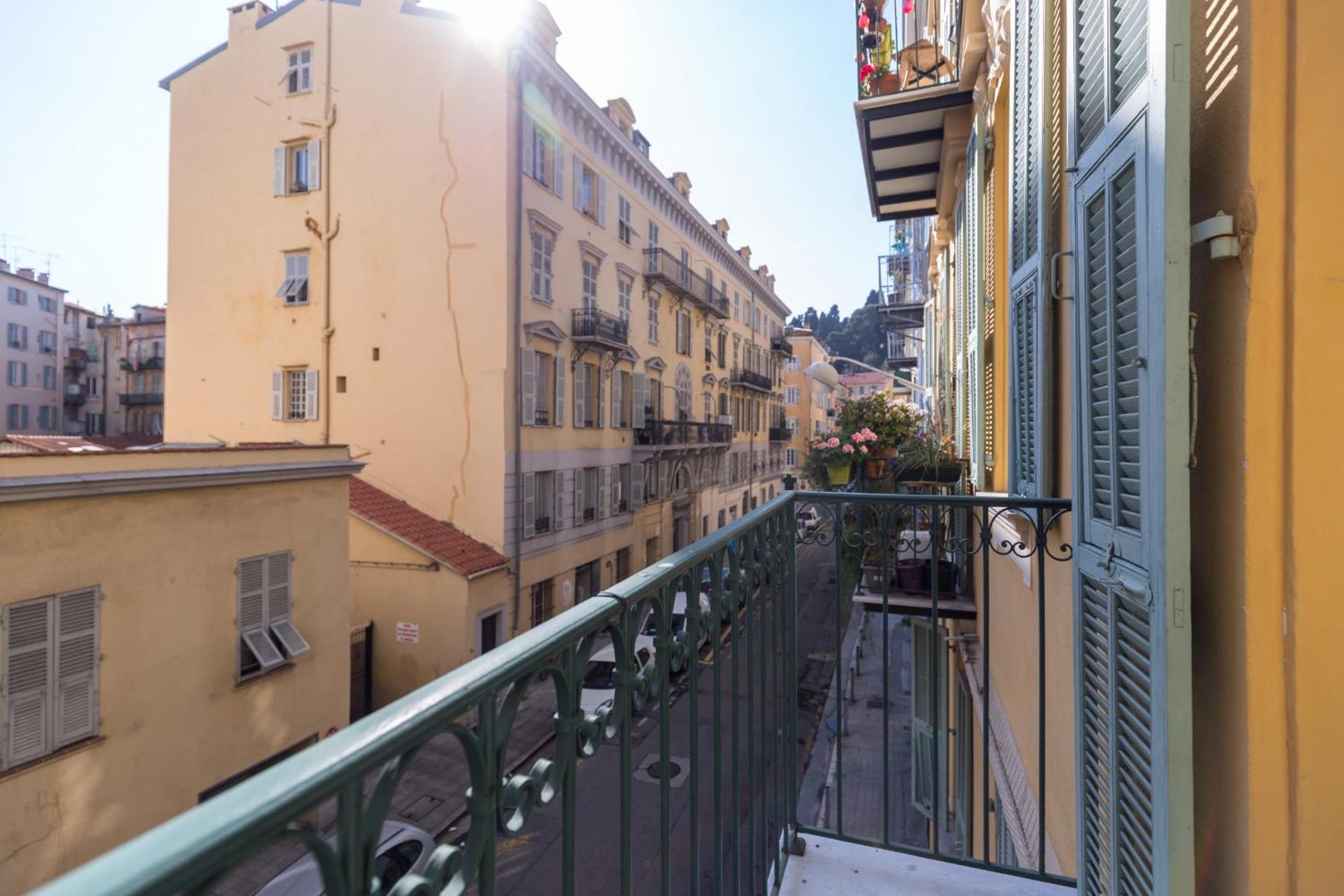 Brand New 1 Bdr Place Du Pin Apartment