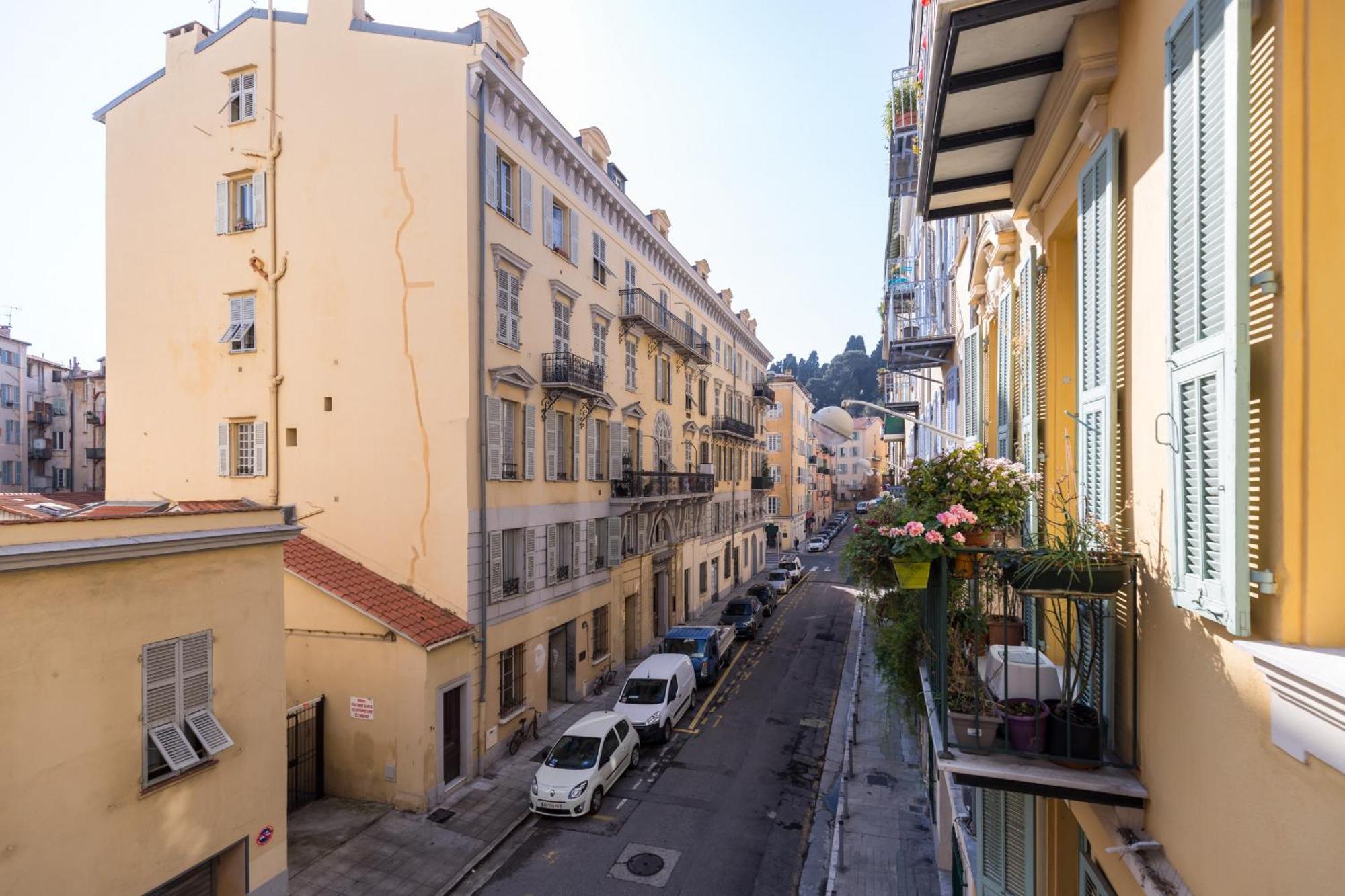 Brand New 1 Bdr Place Du Pin * Nice