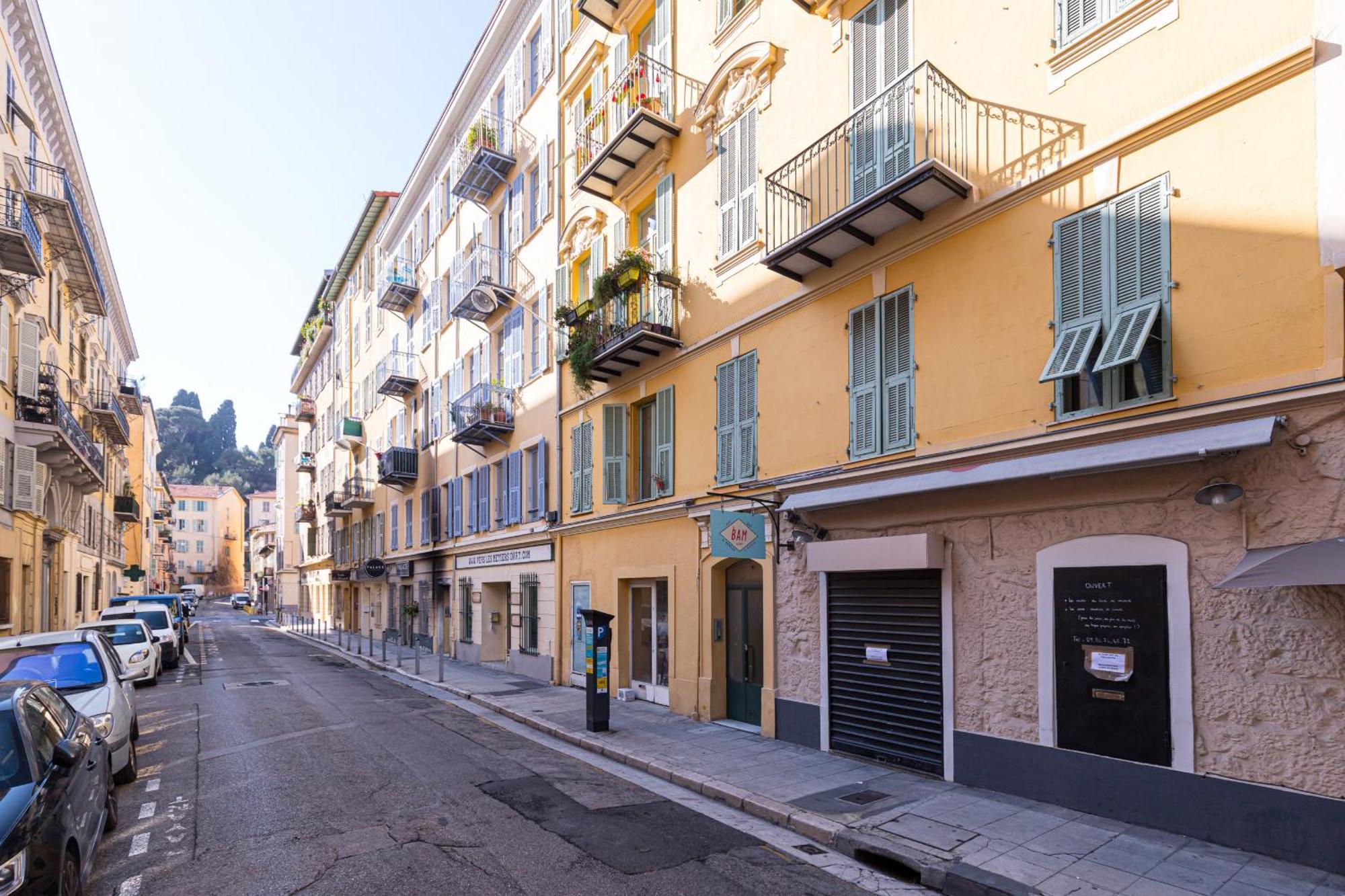 Brand New 1 Bdr Place Du Pin Apartment *