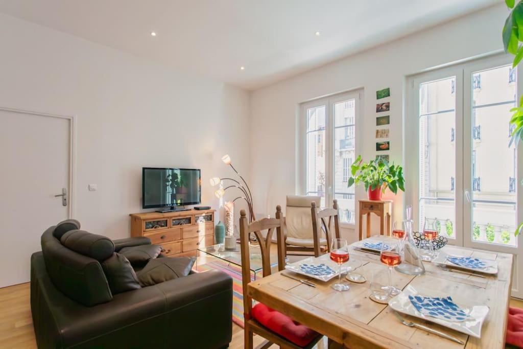 #22 Emma 2bdr Balcony Center Town 2mins Tramway Apartment