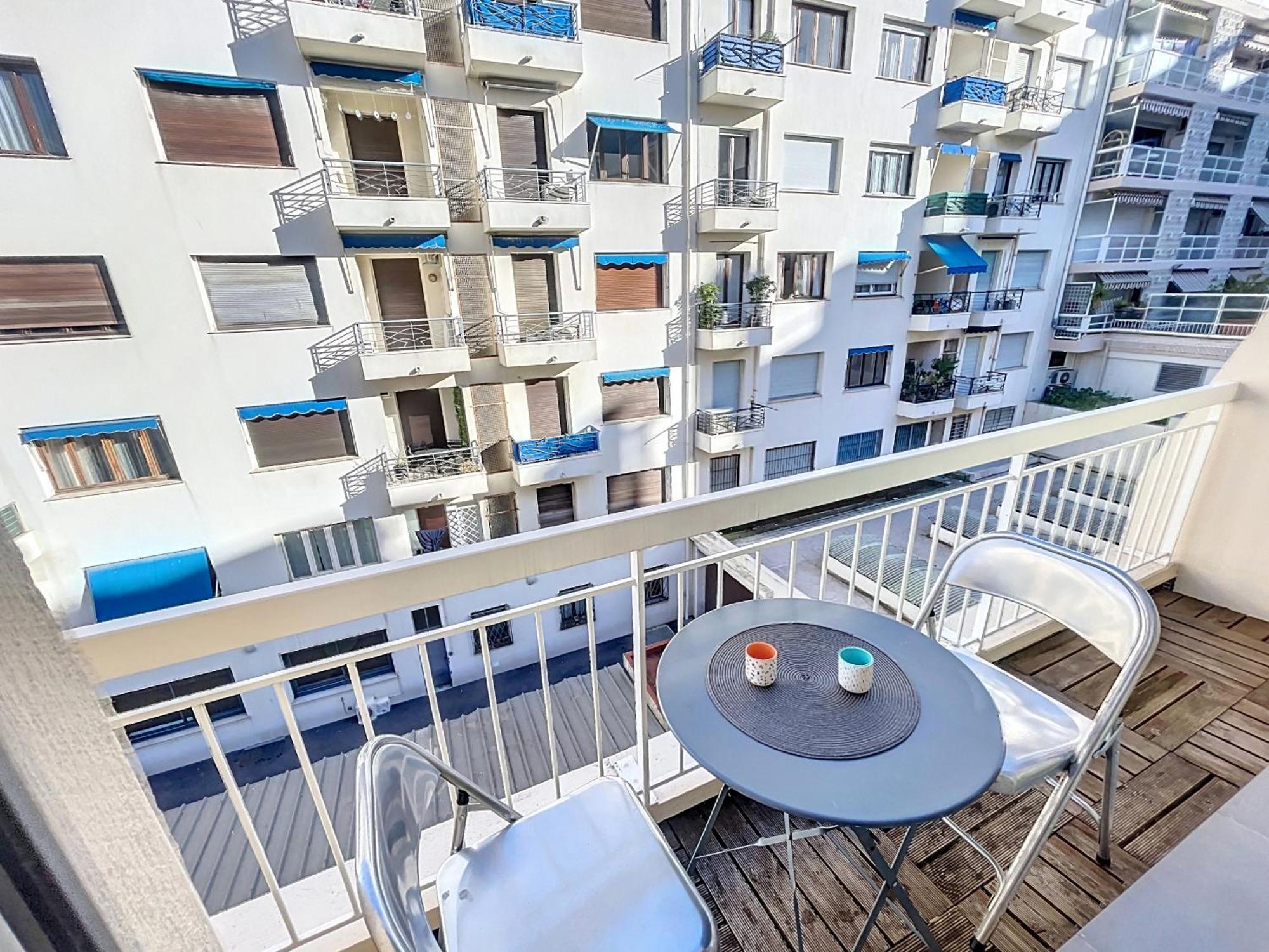 Nestor&jeeves - Palma - Proche *