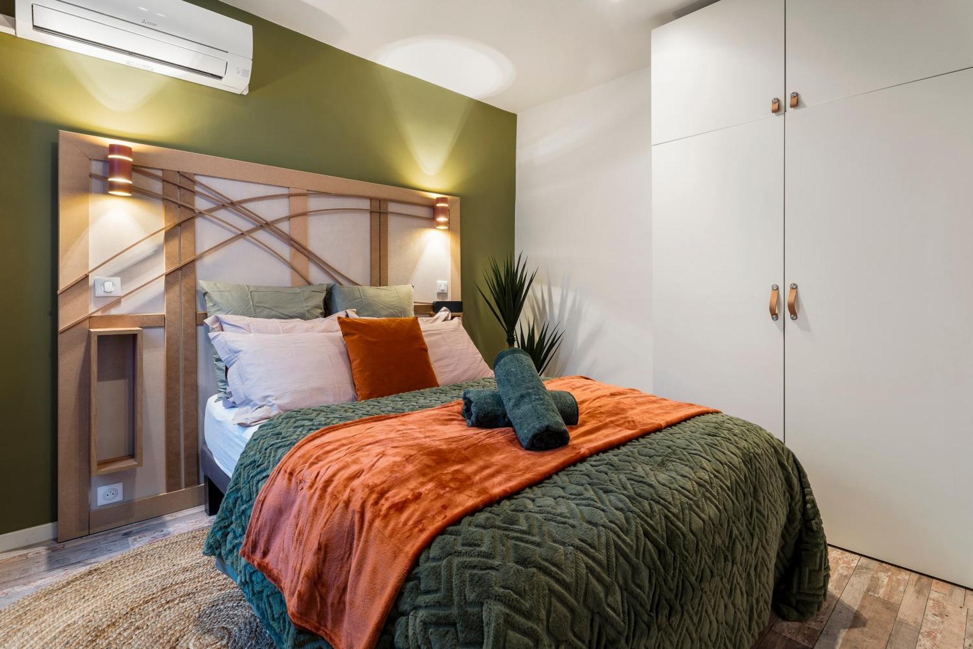 Renting - 9b Massena - Chic Escape In The Heart Of Comfort & Charm ! Apartment Nice