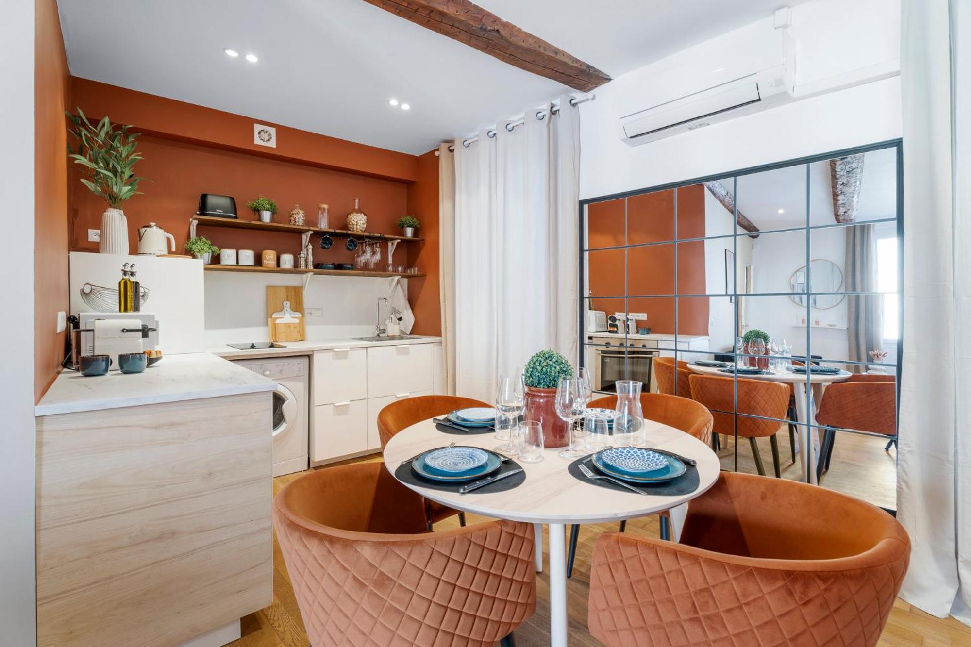 Apartment Renting - 9b Massena - Chic Escape In The Heart Of Comfort & Charm ! Nice