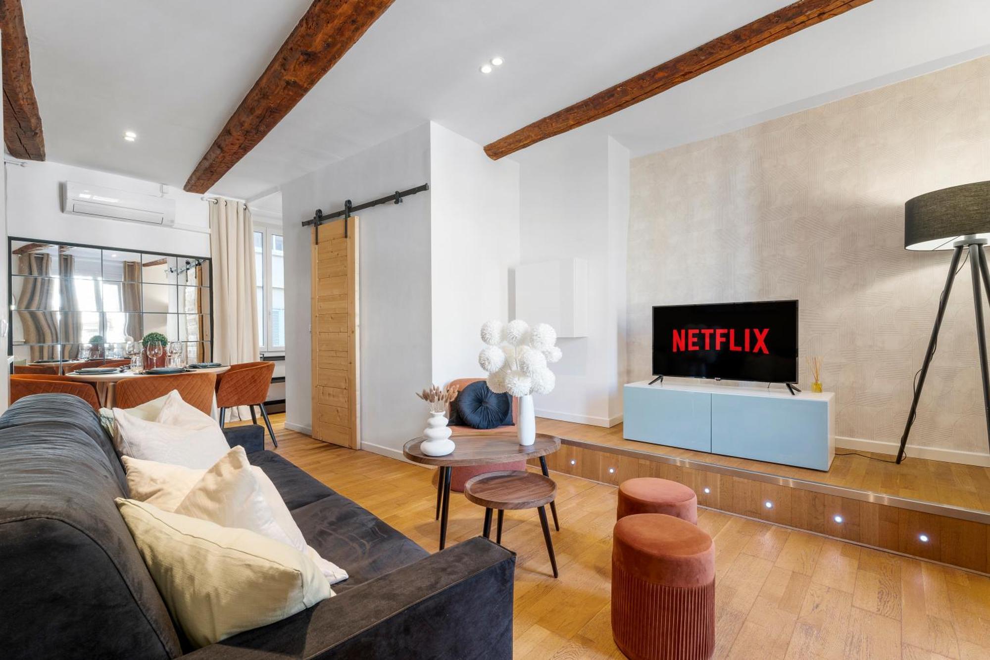 Renting - 9b Massena - Chic Escape In The Heart Of Comfort & Charm ! Apartment *