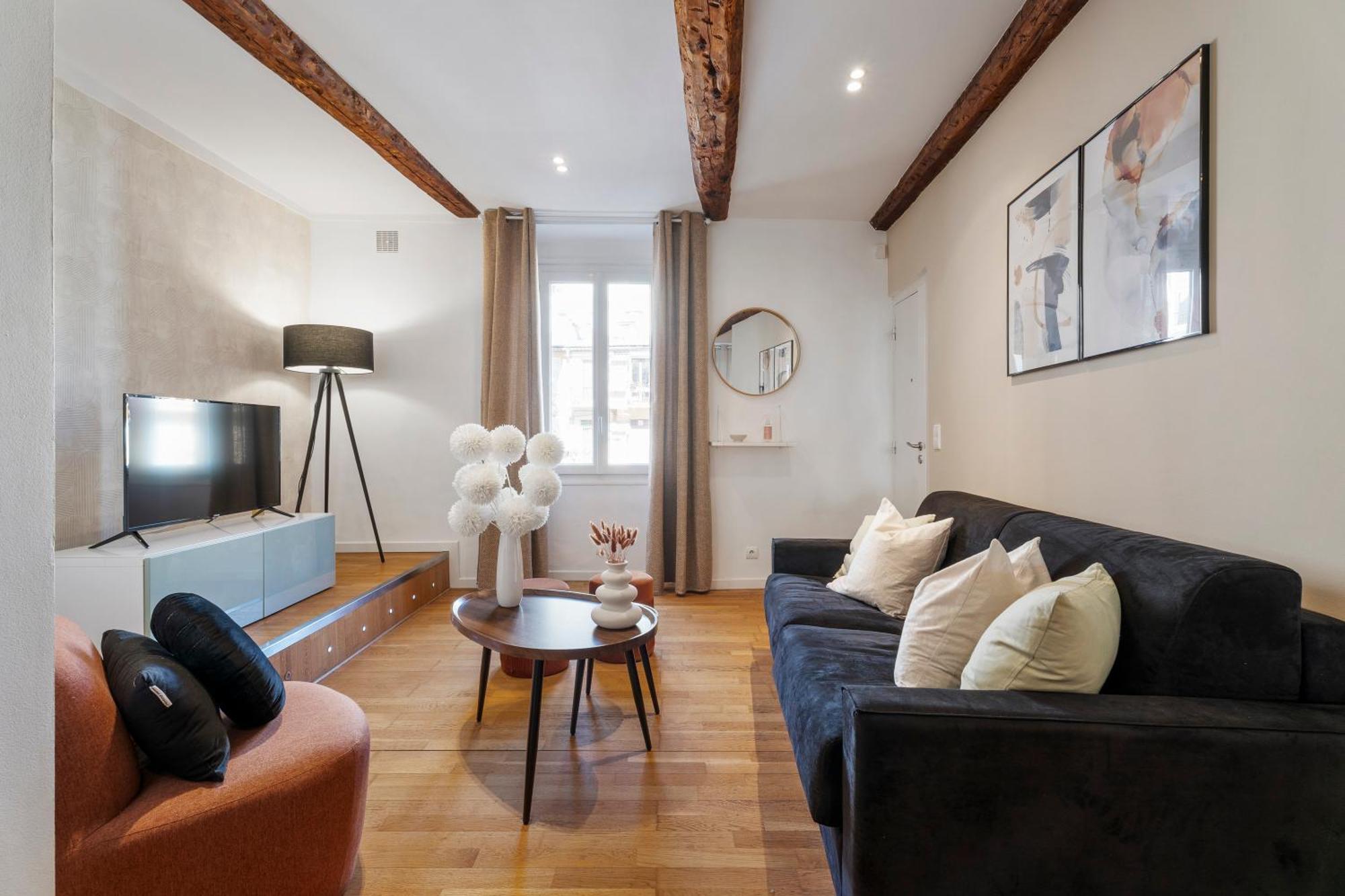 Renting - 9b Massena - Chic Escape In The Heart Of Comfort & Charm ! Apartment Nice