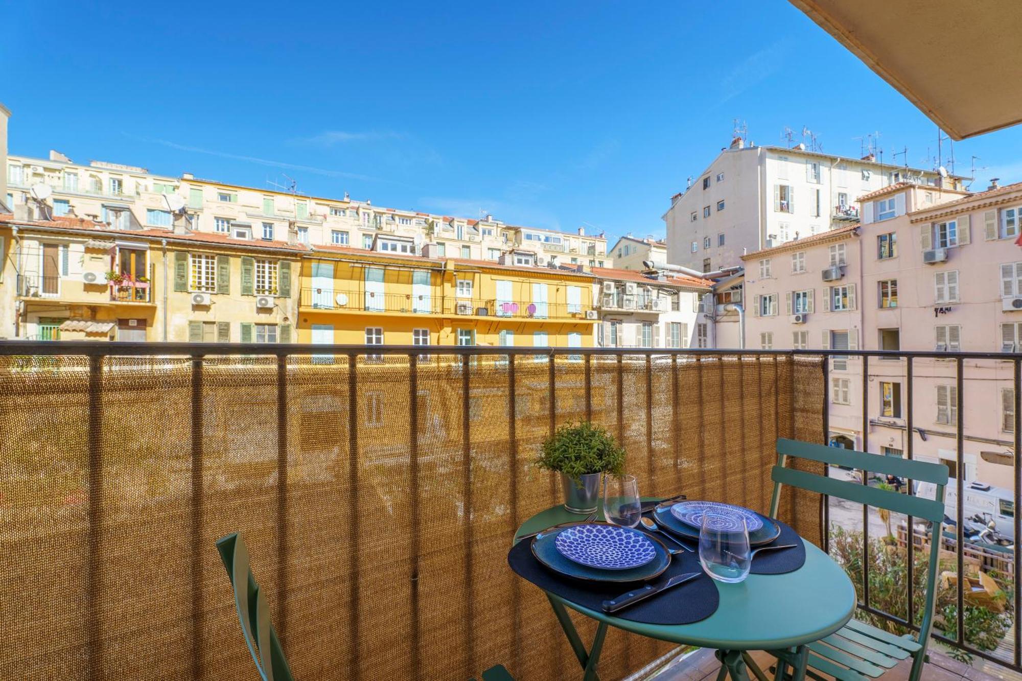 Renting - 9b Massena - Chic Escape In The Heart Of Comfort & Charm ! Apartment