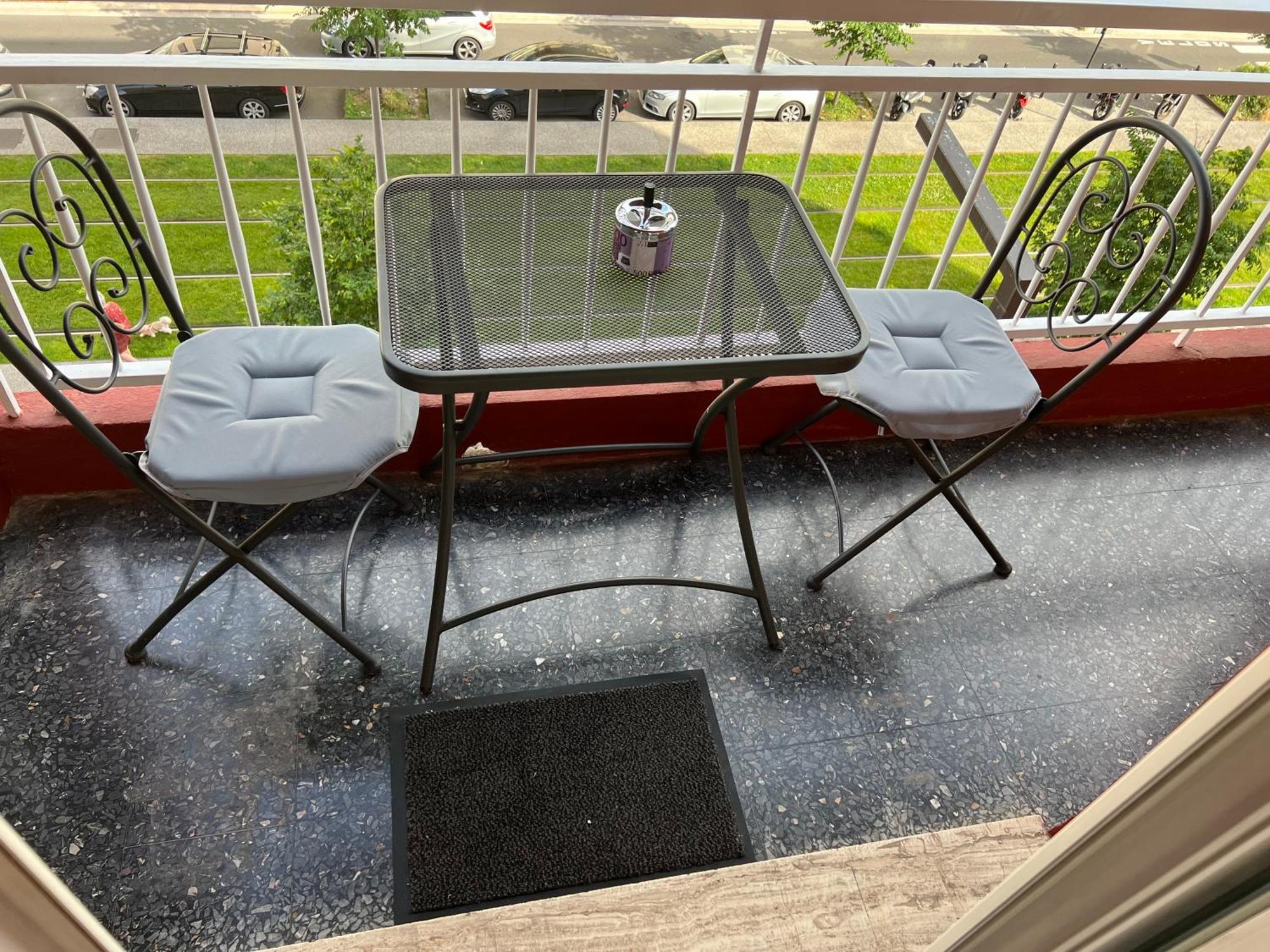 Gorgeous 2 Bedrooms Apartment *