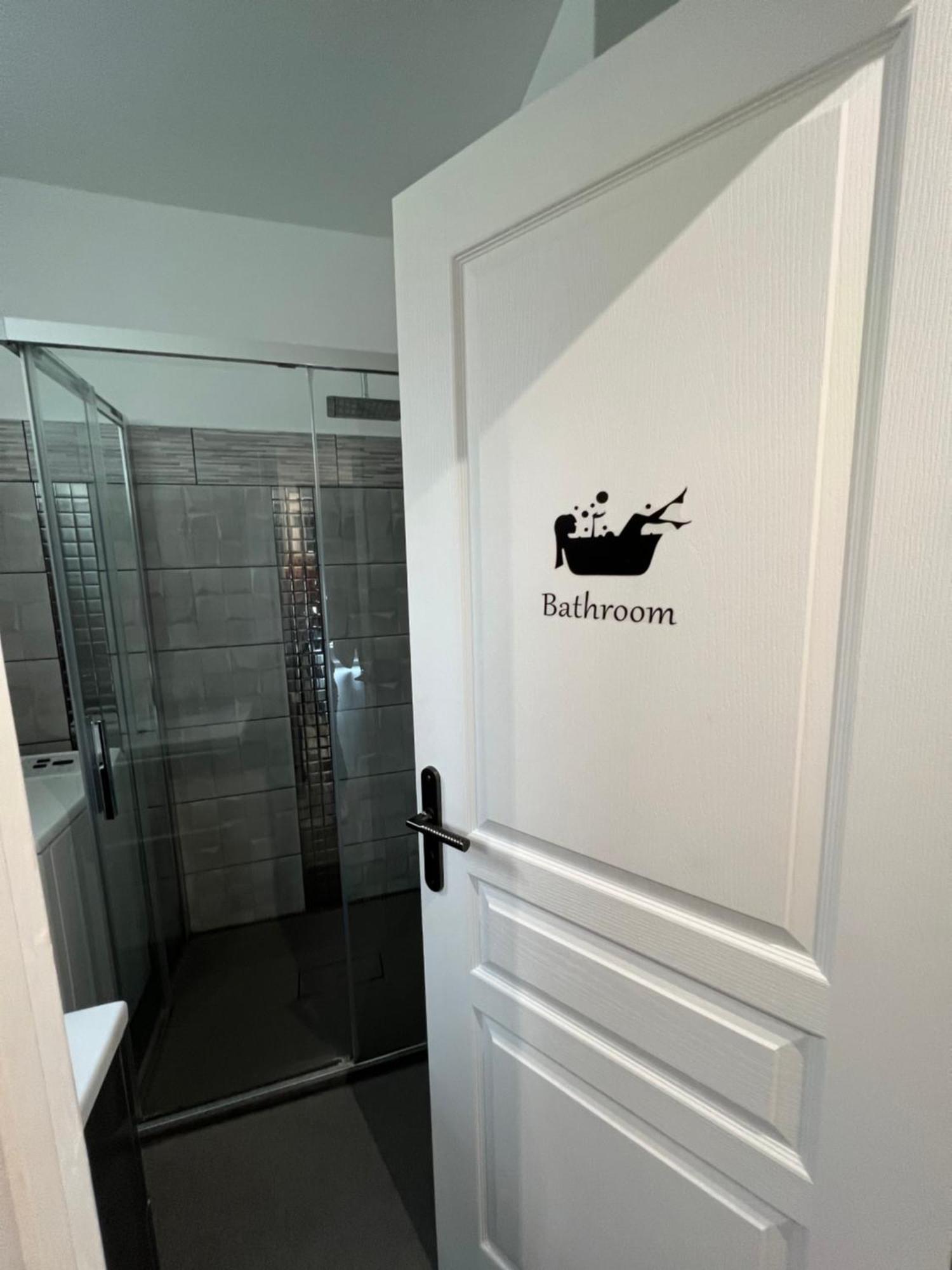 Apartment Gorgeous 2 Bedrooms Nice