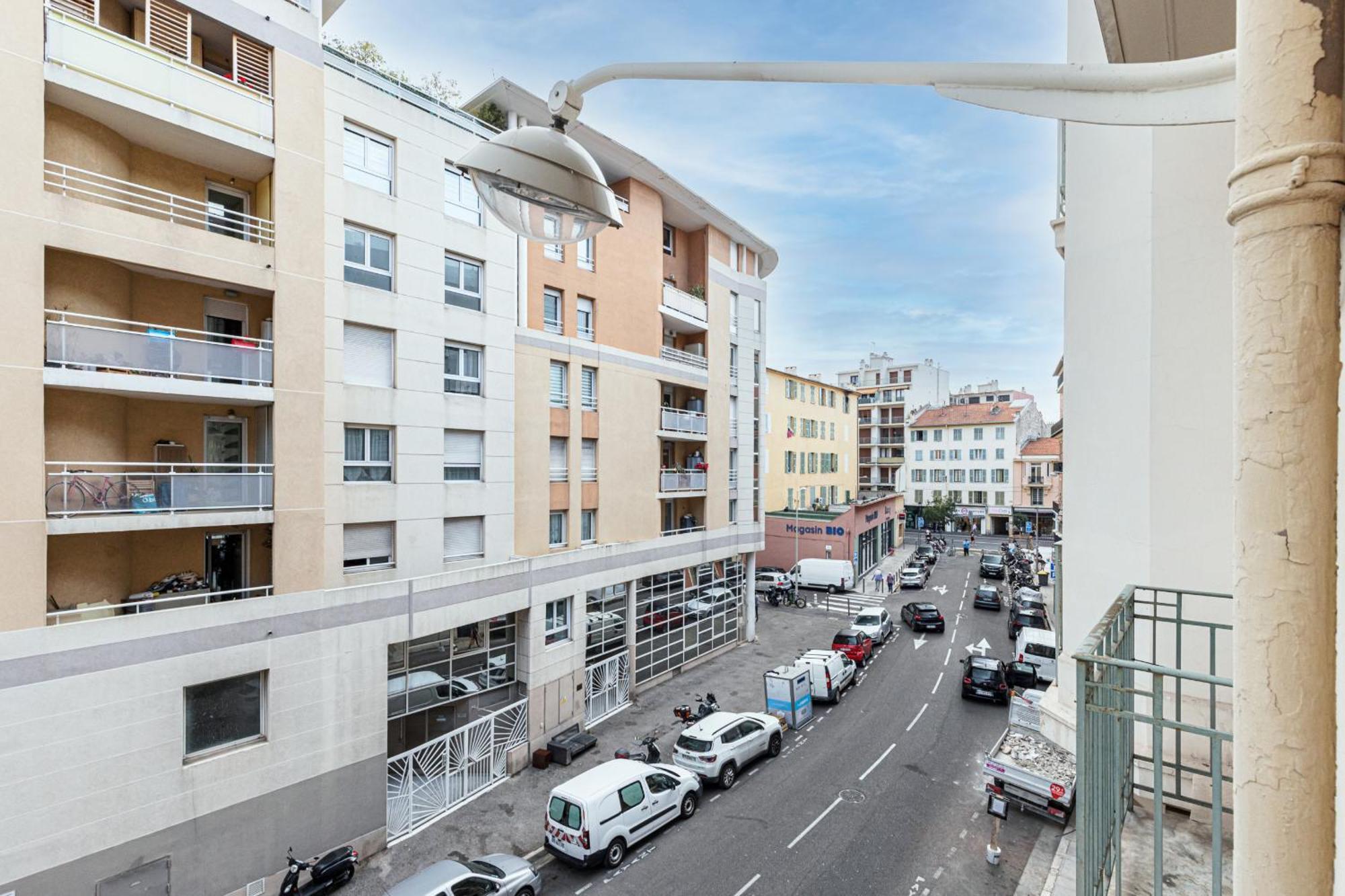 Cosy 1 Bdr Near Garibaldi Square *
