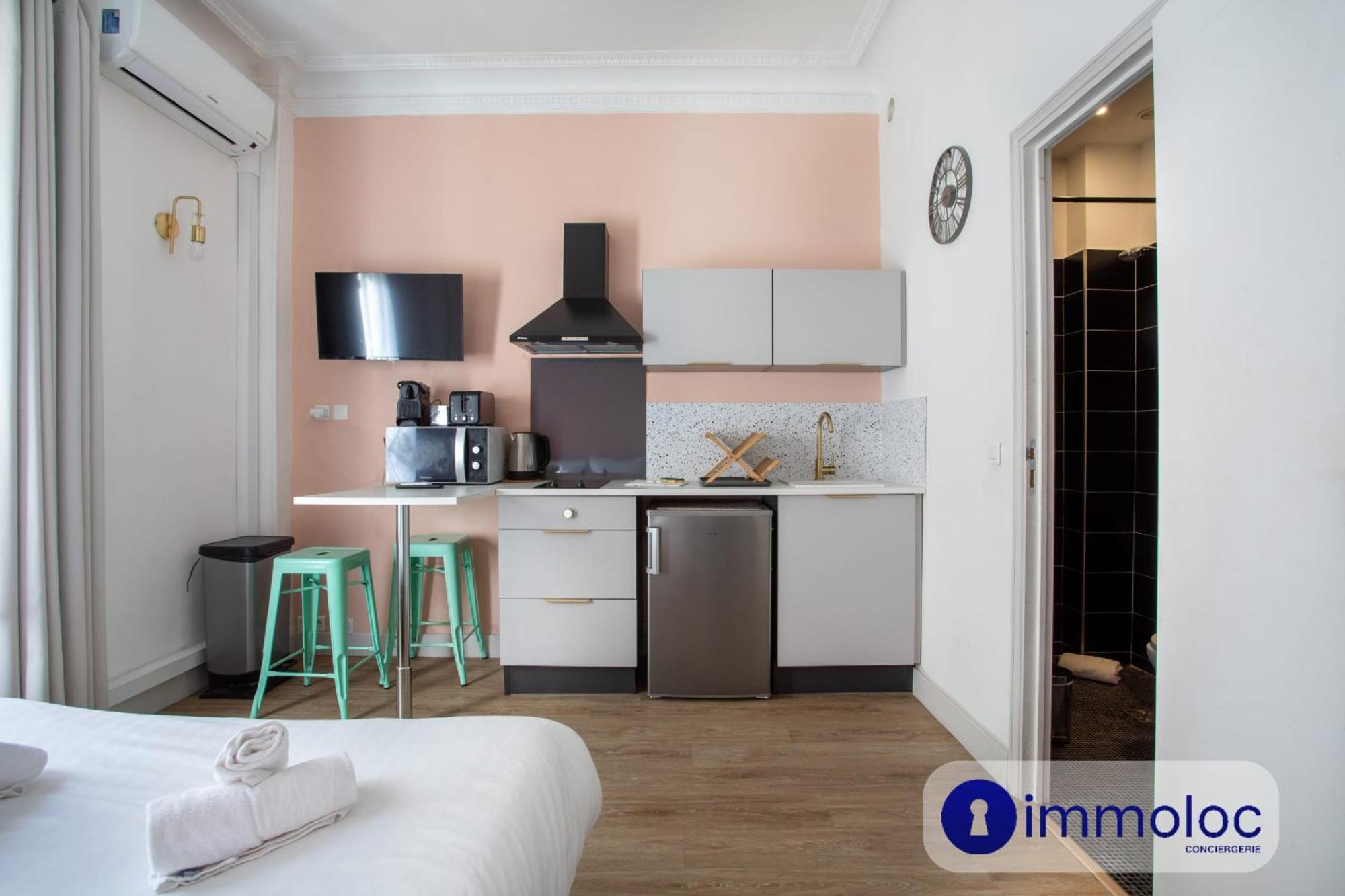 Charming Air-conditioned With Balcony Appartement