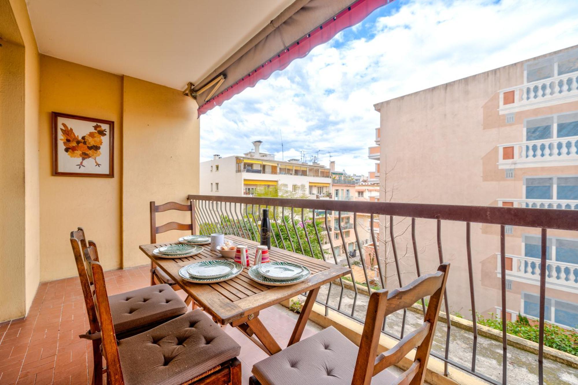 Grand 3 Pieces Calme - - Garage Apartment