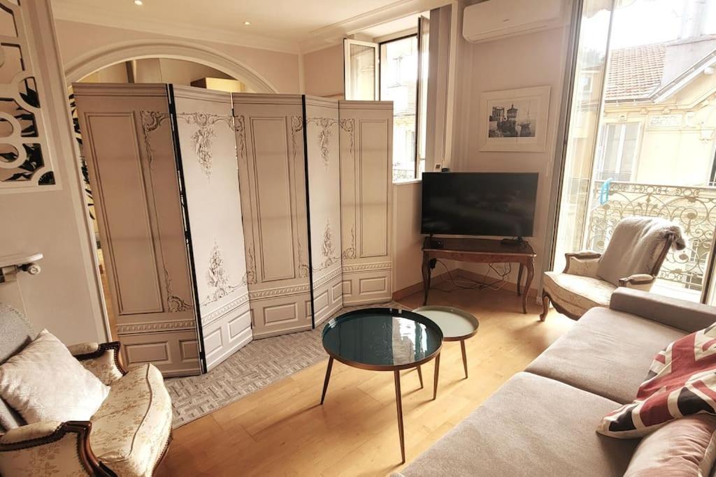 From 1882, Romantic Flat, In The Golden Square Apartment