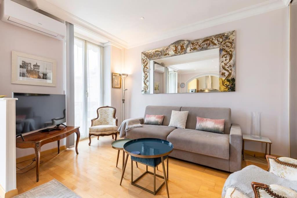 Apartment From 1882, Romantic Flat, In The Golden Square