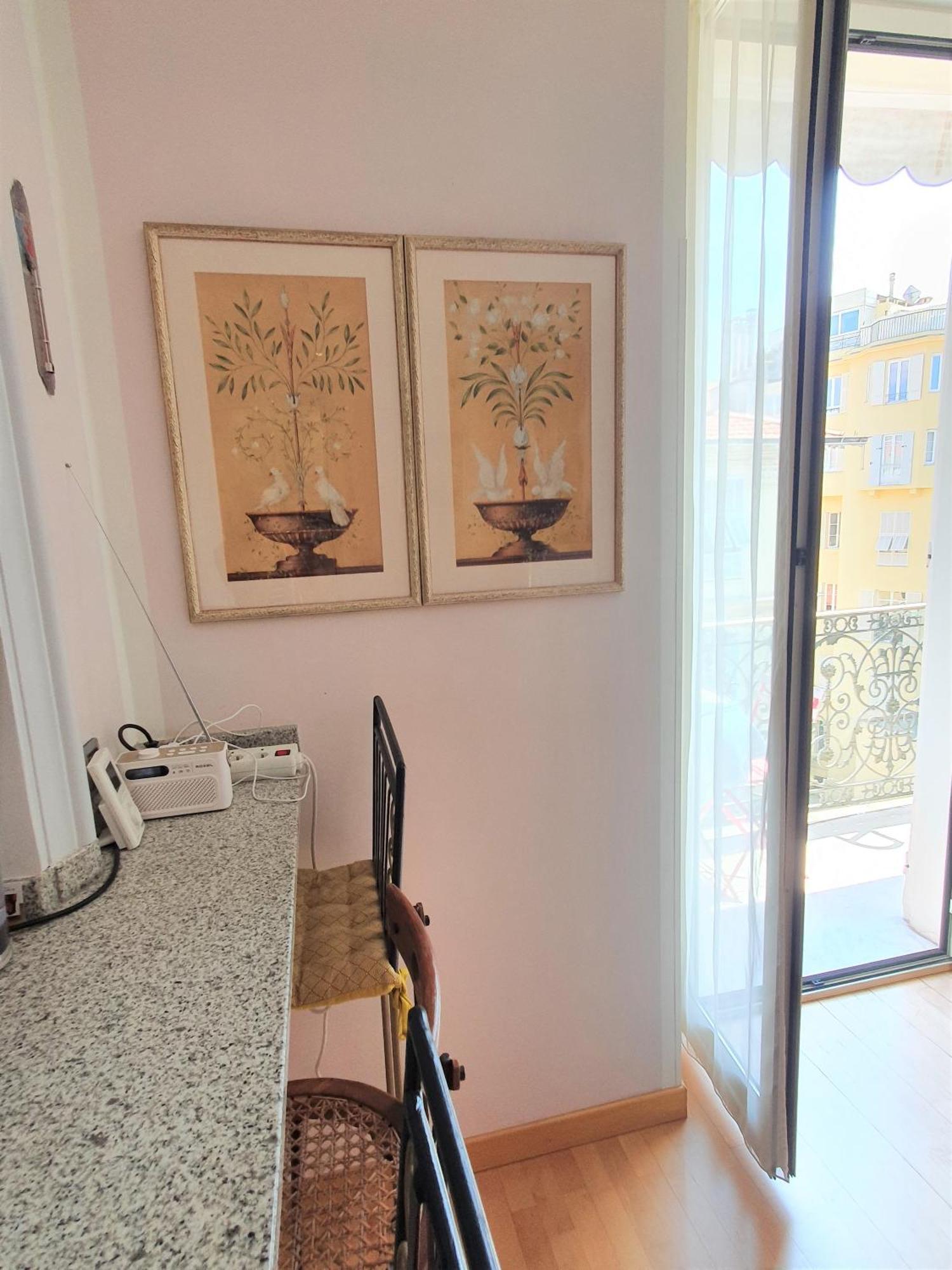 Apartment From 1882, Romantic Flat, In The Golden Square