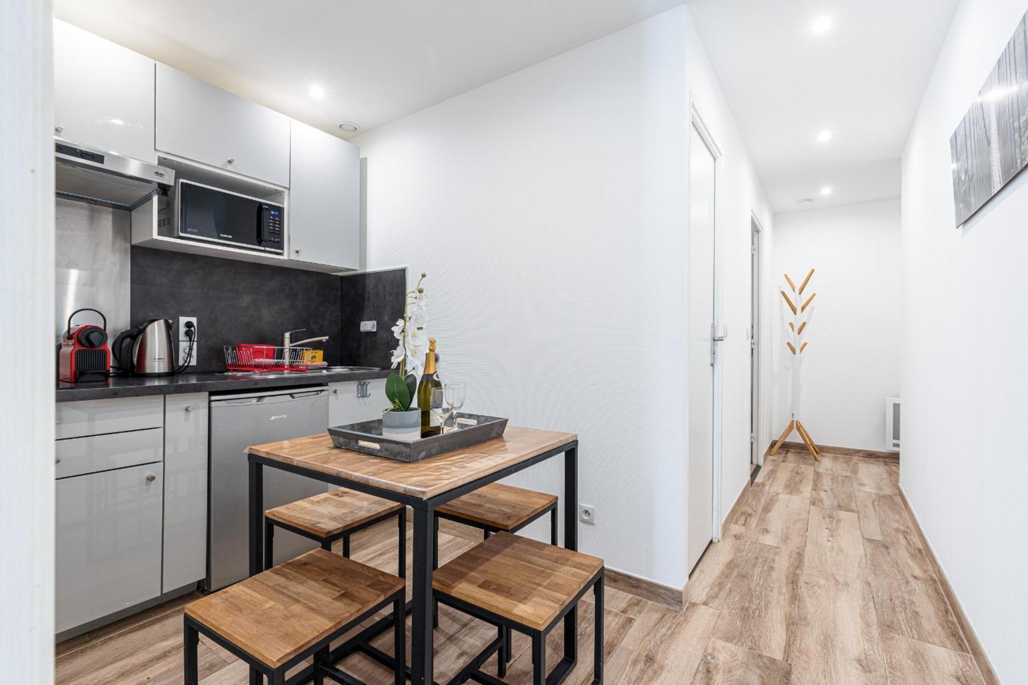 1 Bdr Large Terrace * Nice