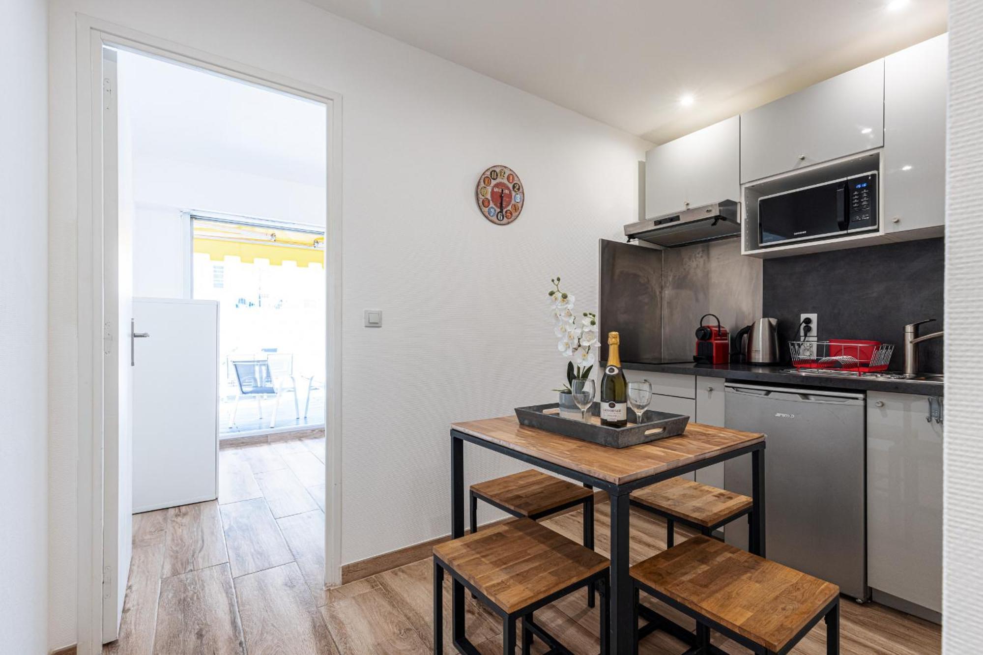 1 Bdr Large Terrace Apartment *