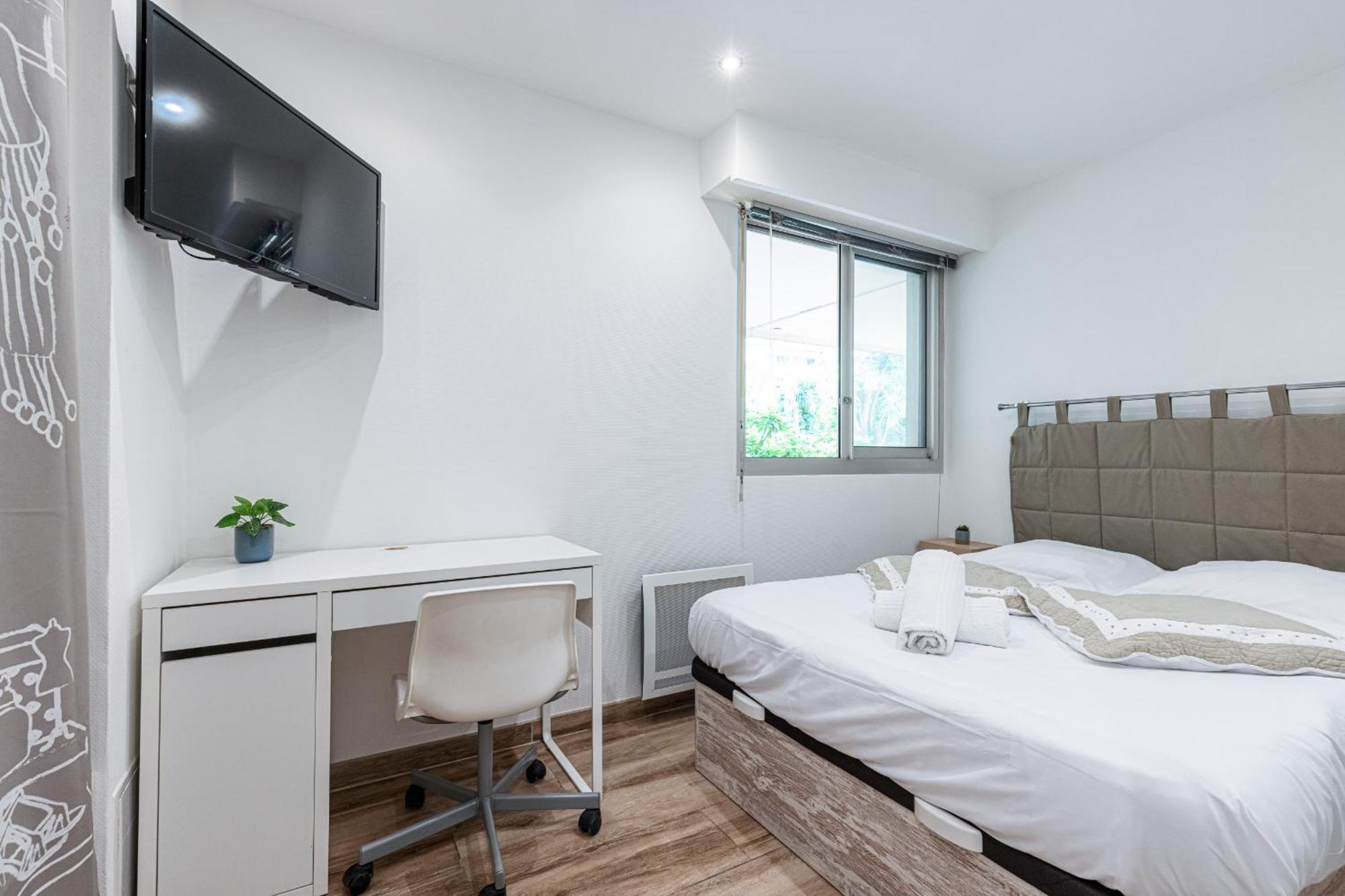 1 Bdr Large Terrace * Nice