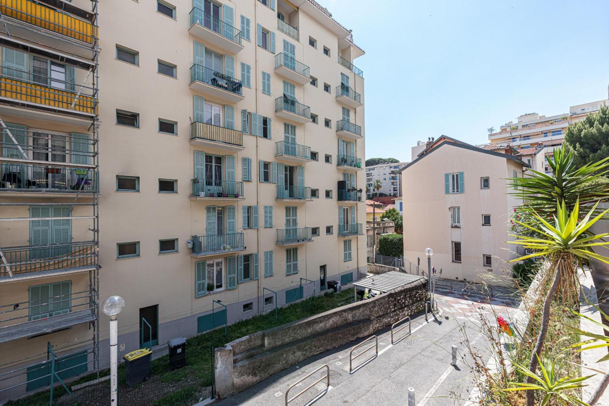 1 Bdr Large Terrace Apartment