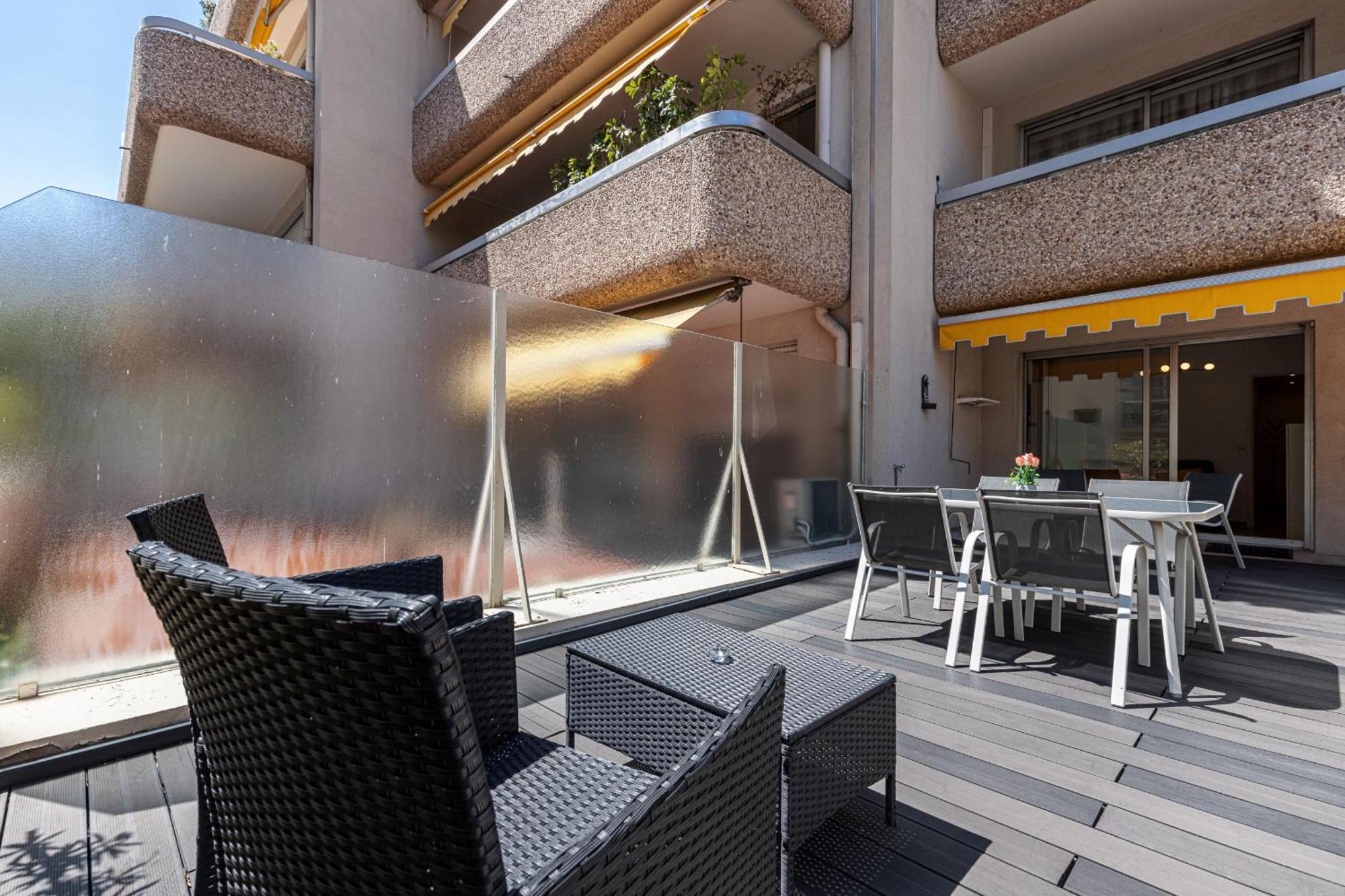 Apartment 1 Bdr Large Terrace