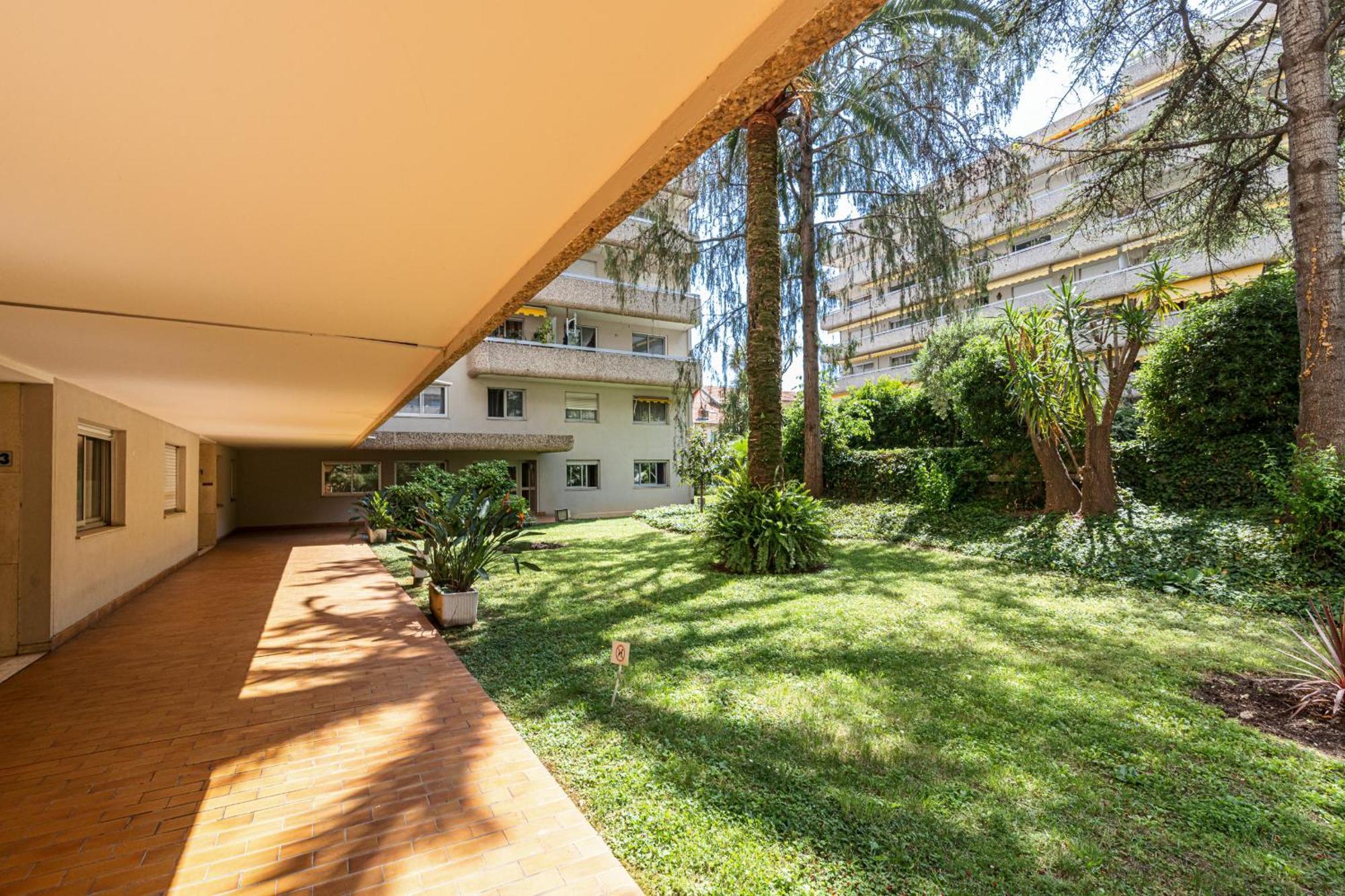 1 Bdr Large Terrace Apartment Nice