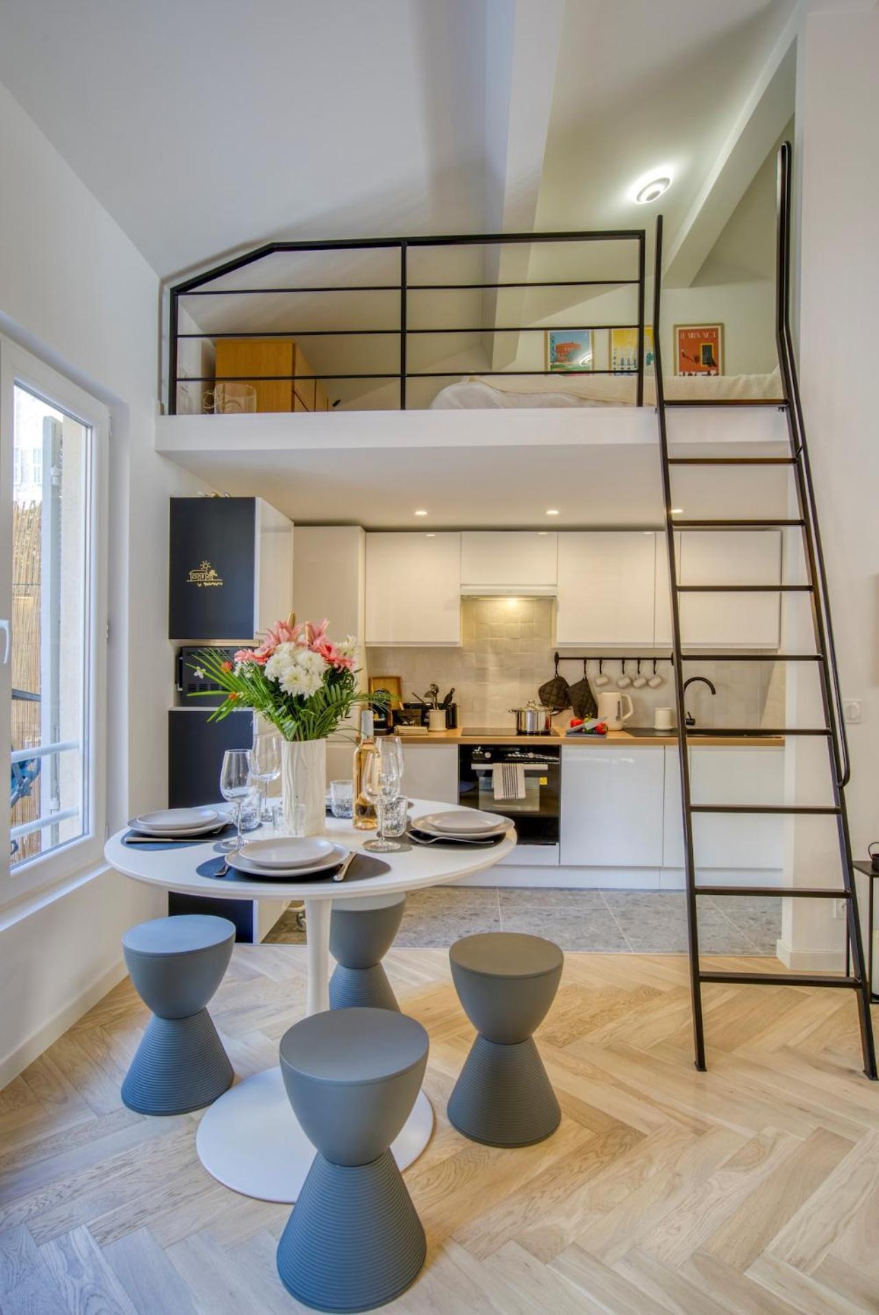 Charming House, Large Private Terrace, Air Conditioning - 