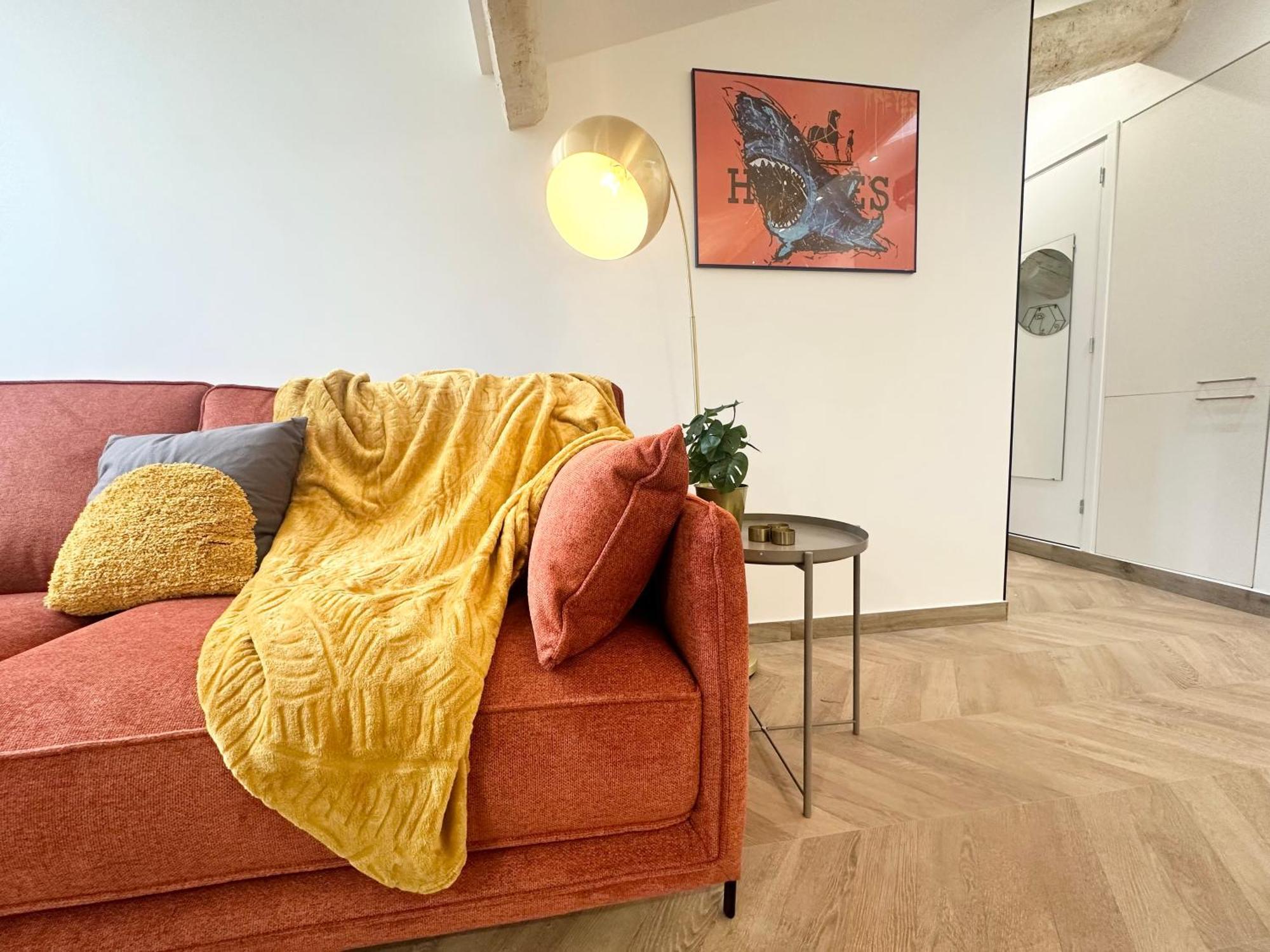 Appartement Elegant Mansarde-place Du Pin *
