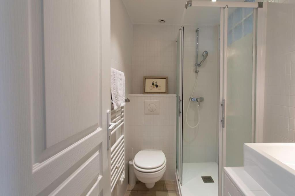 #21 2 Bdr Balconies 10 Mins Walk To Sea 5mins To Tram * Nice