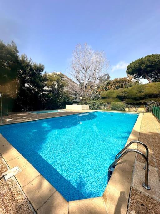 Aime Marin - - Belle Avec Terrasse Et Piscine *