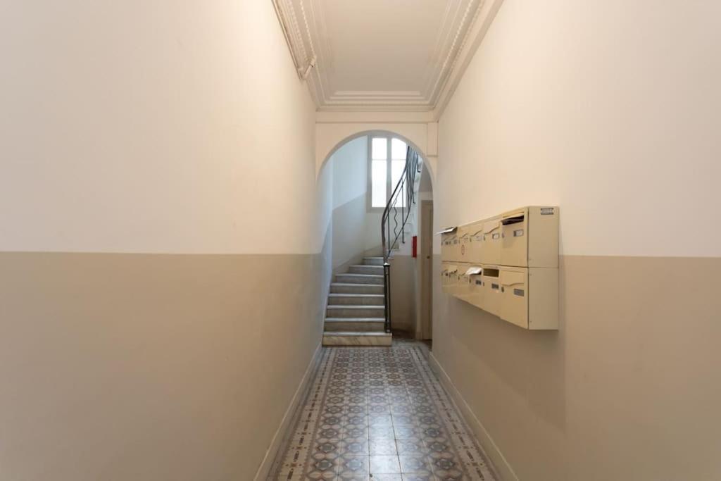 L46 2p Port, 2min Du Cap Et 5 Du Port/ Clim & Wifi * Nice