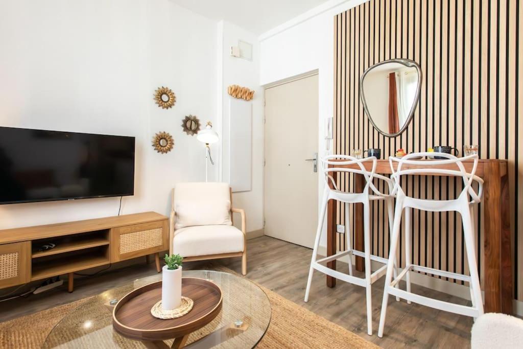 L46 2p Port, 2min Du Cap Et 5 Du Port/ Clim & Wifi *