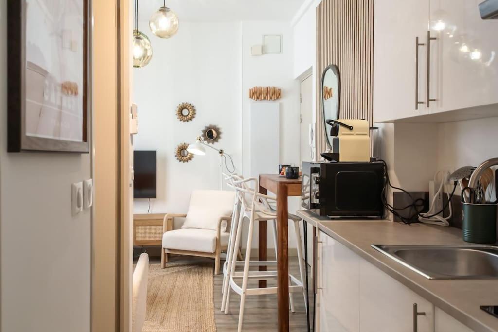 L46 2p Port, 2min Du Cap Et 5 Du Port/ Clim & Wifi * Nice