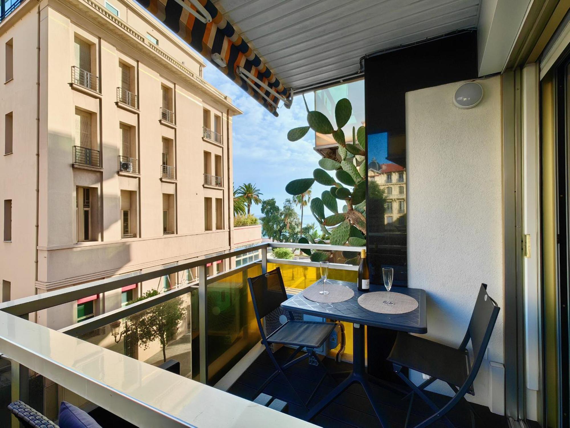 Royal Lux Seaview By Guys * Nice