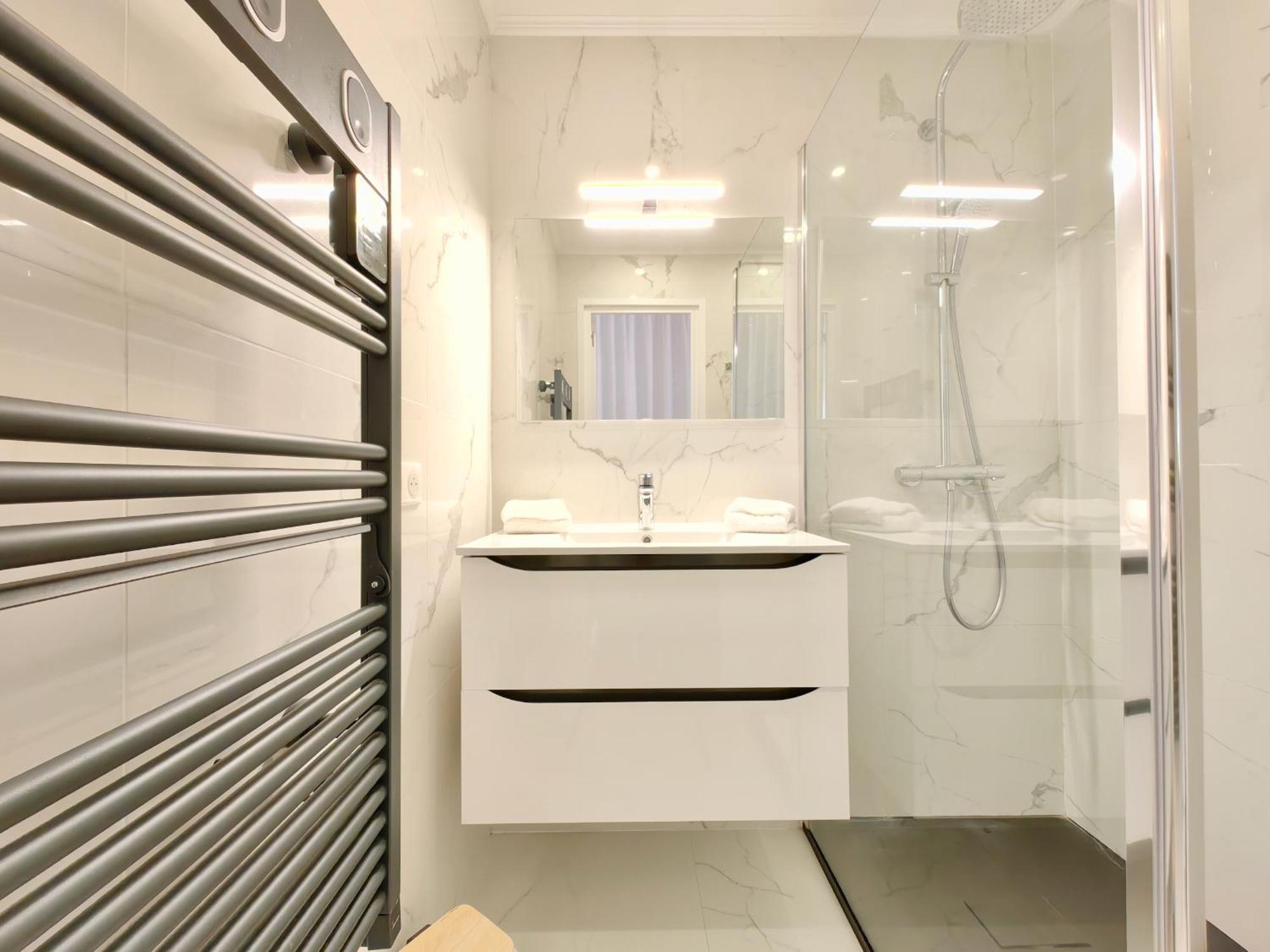 Royal Lux Seaview By Guys Apartment *