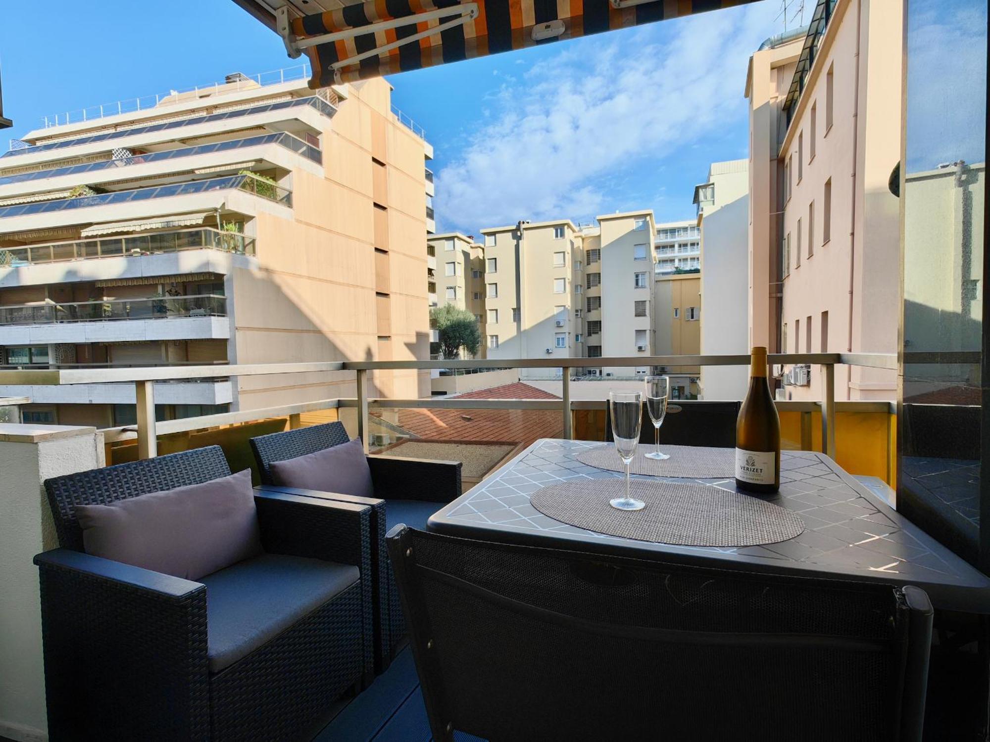 Royal Lux Seaview By Guys * Nice