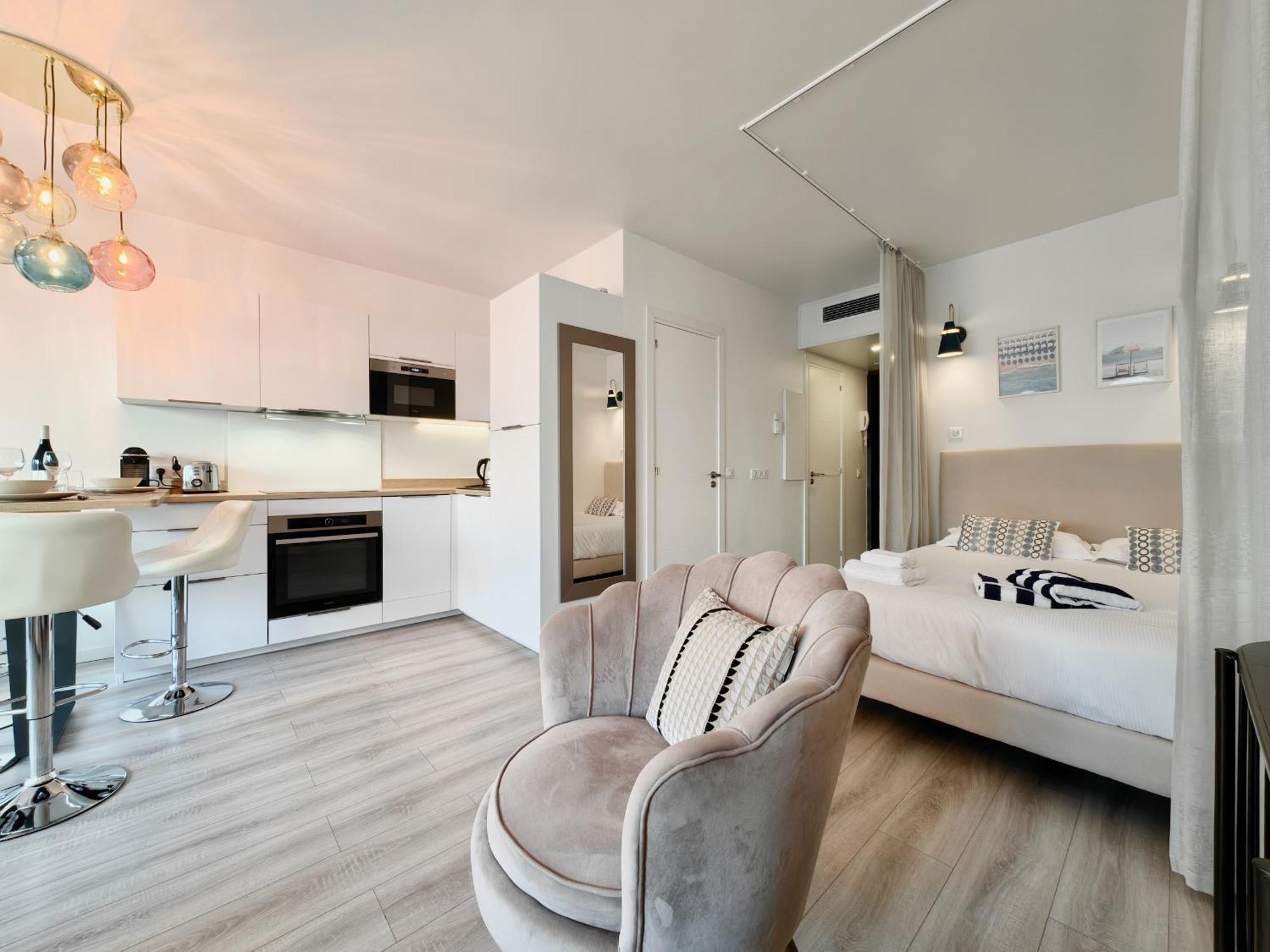 Royal Lux Seaview By Guys Nice
