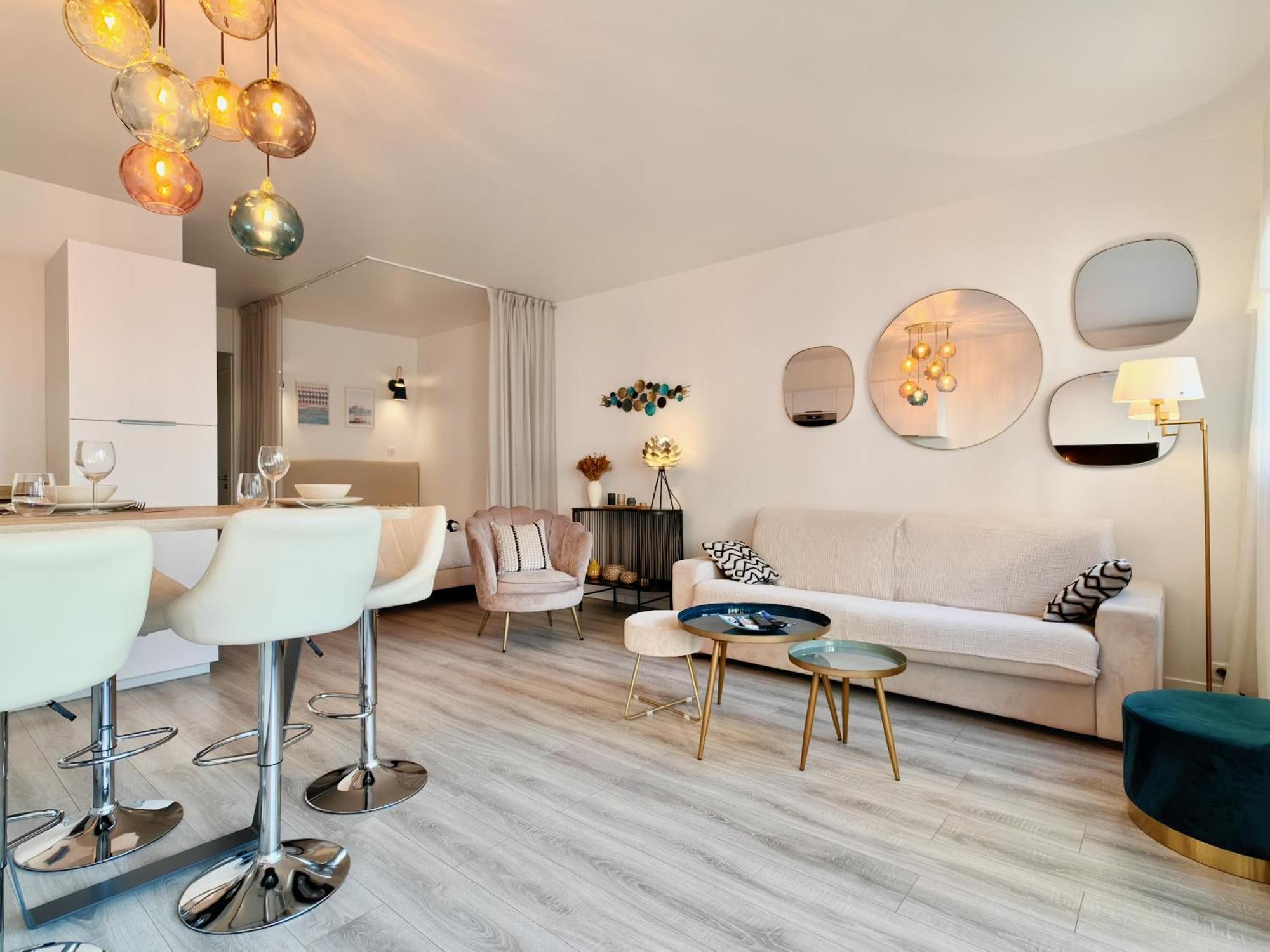Royal Lux Seaview By Guys