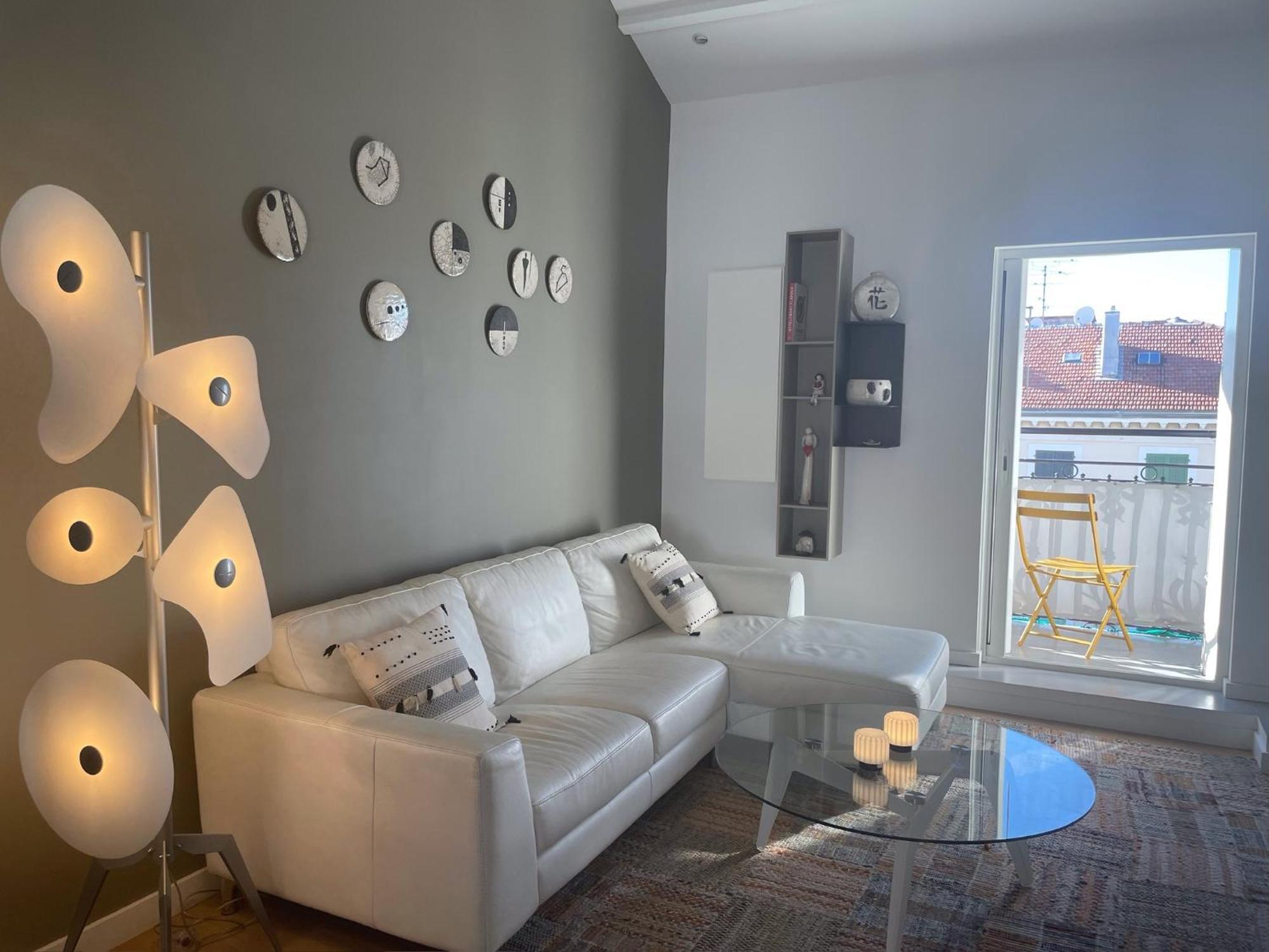 Magenta Mama - Comfort & Charm In Carre D'or - Near