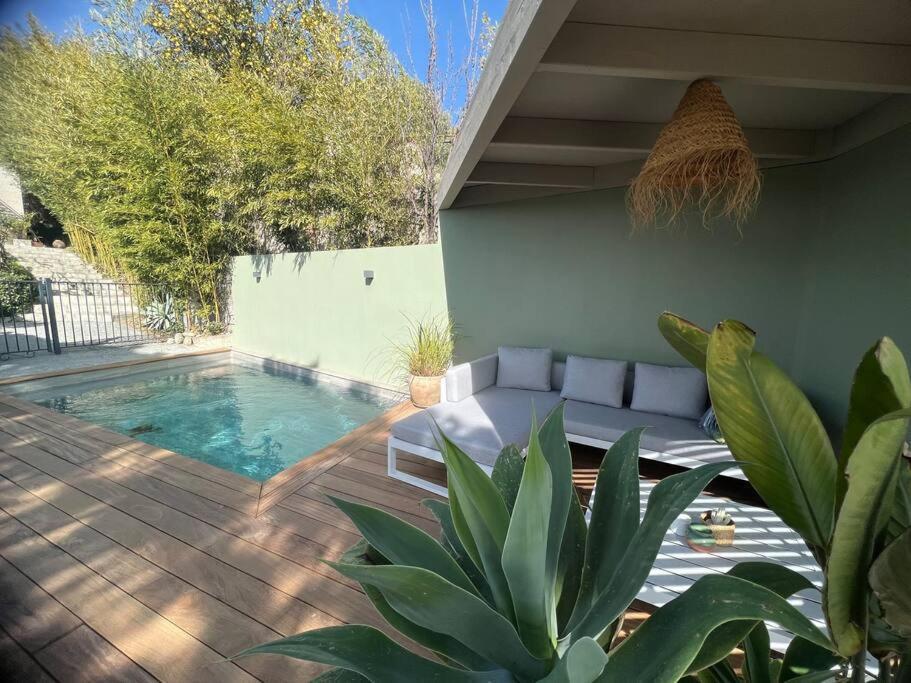 Vue Chic Dans L'olivier, Piscine *