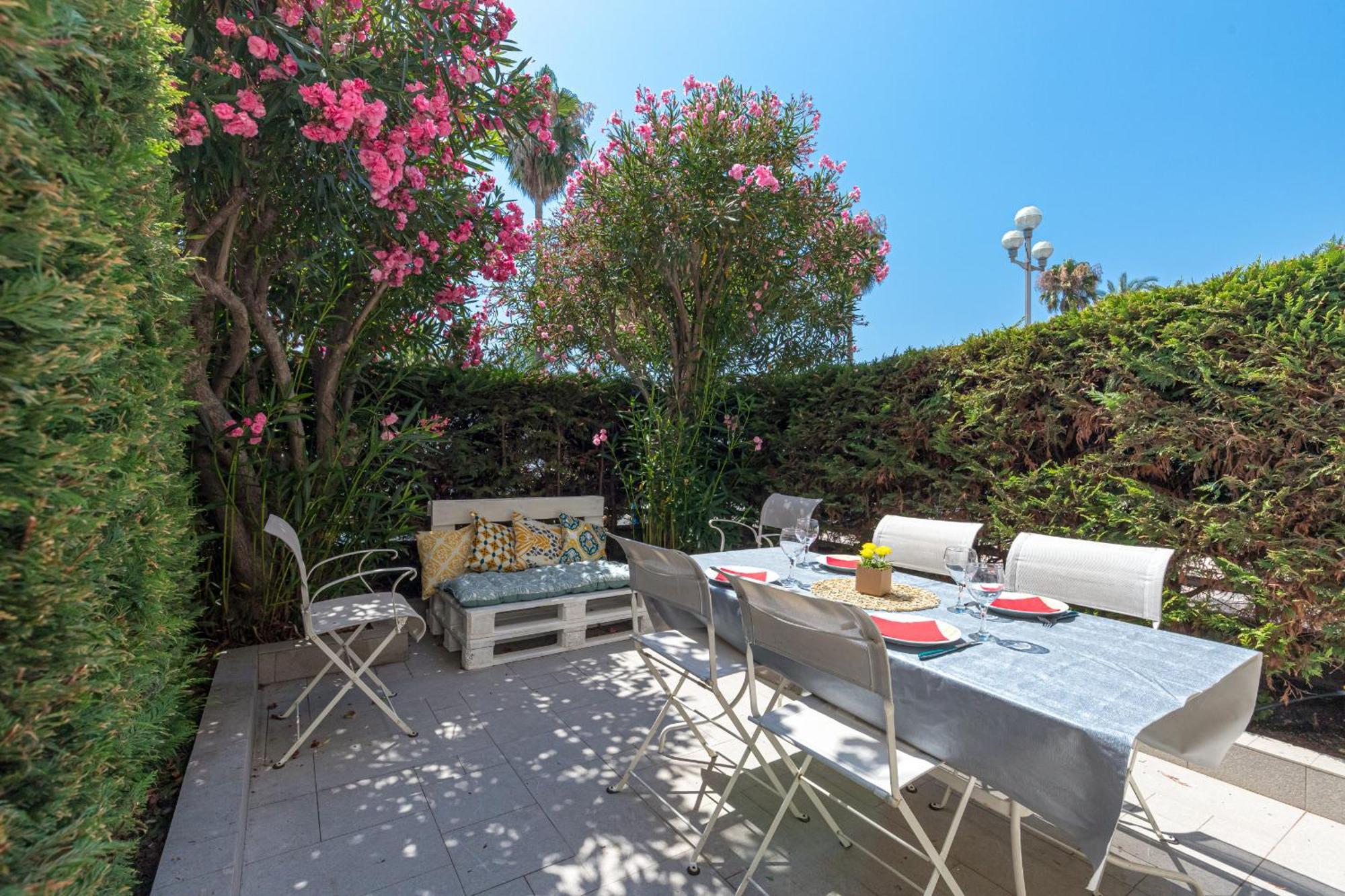 Promenade Des 2 Bdr Large Terrace