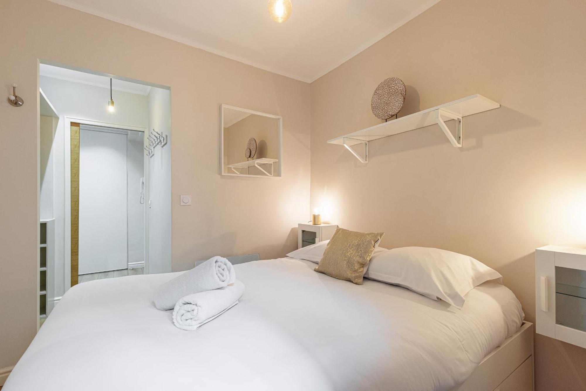 Lovely 1 Bdr Port Area Nice