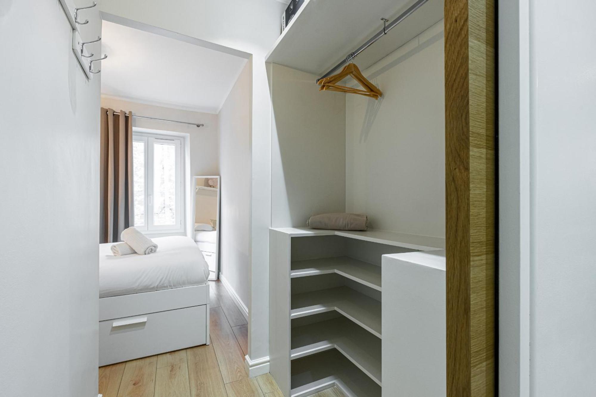 Lovely 1 Bdr Port Area Apartment